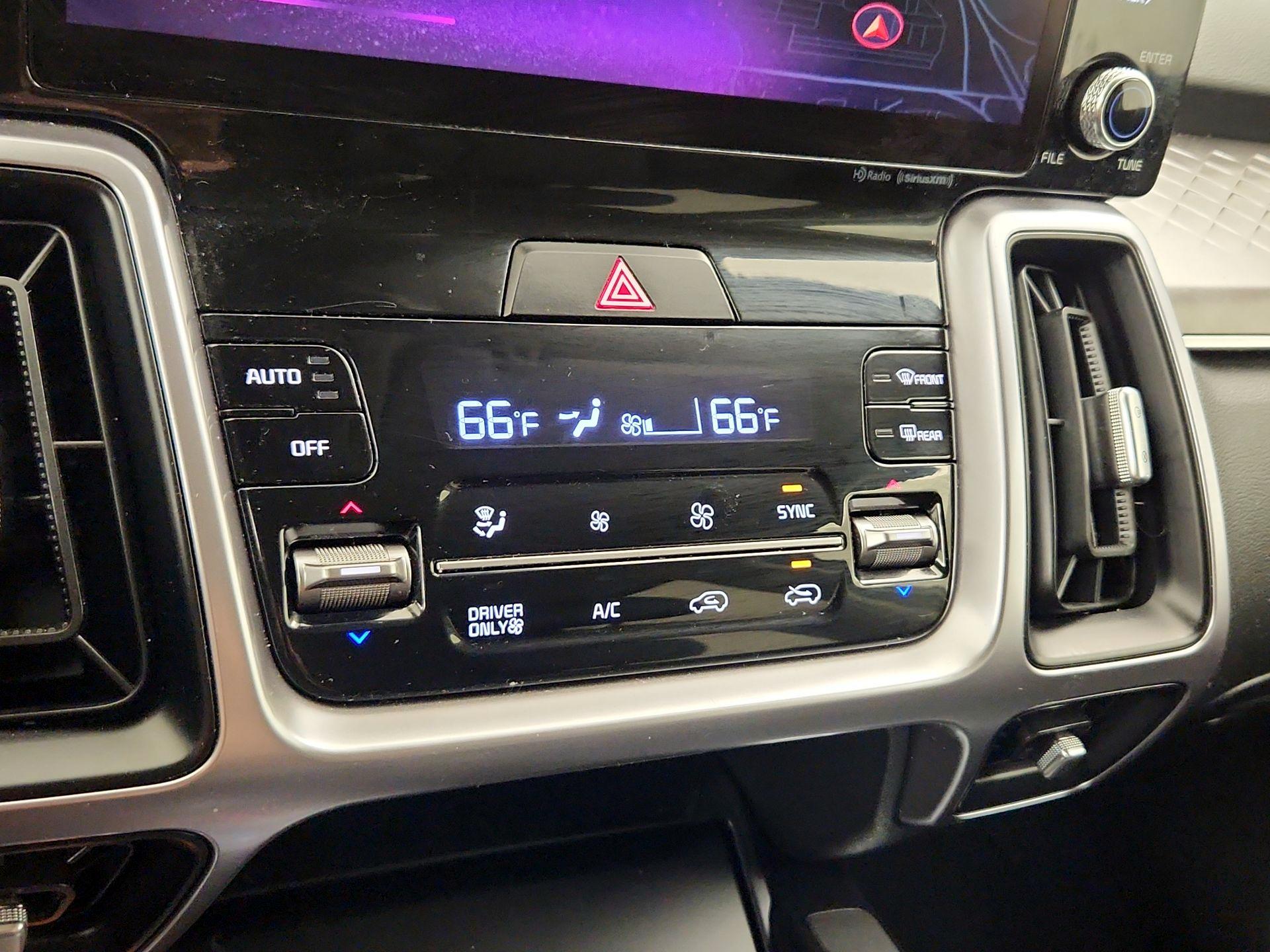 Thumbnail: 2023 Kia Sorento - 17