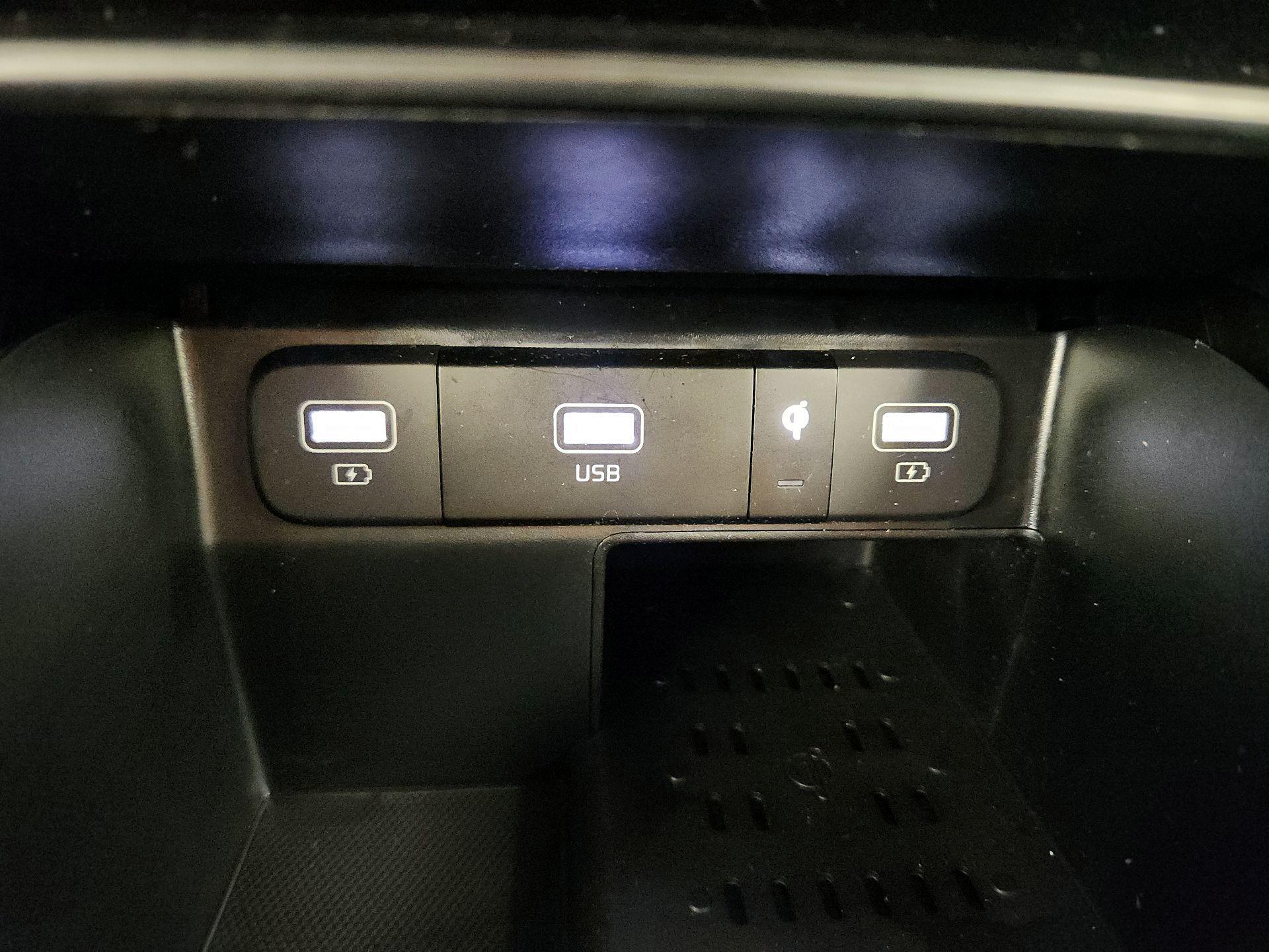 Thumbnail: 2023 Kia Sorento - 19