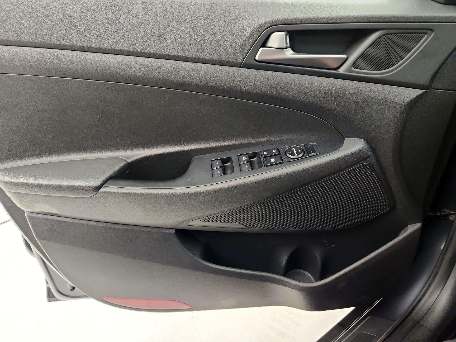 Thumbnail: 2016 Hyundai Tucson - 12