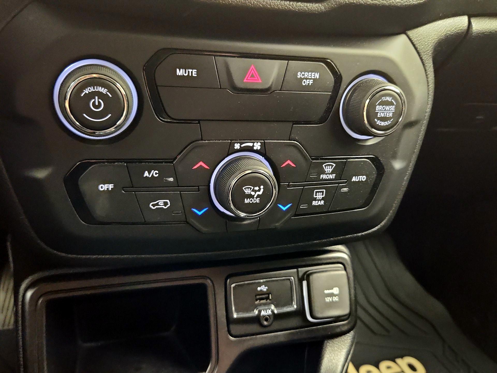 Thumbnail: 2018 Jeep Renegade - 16