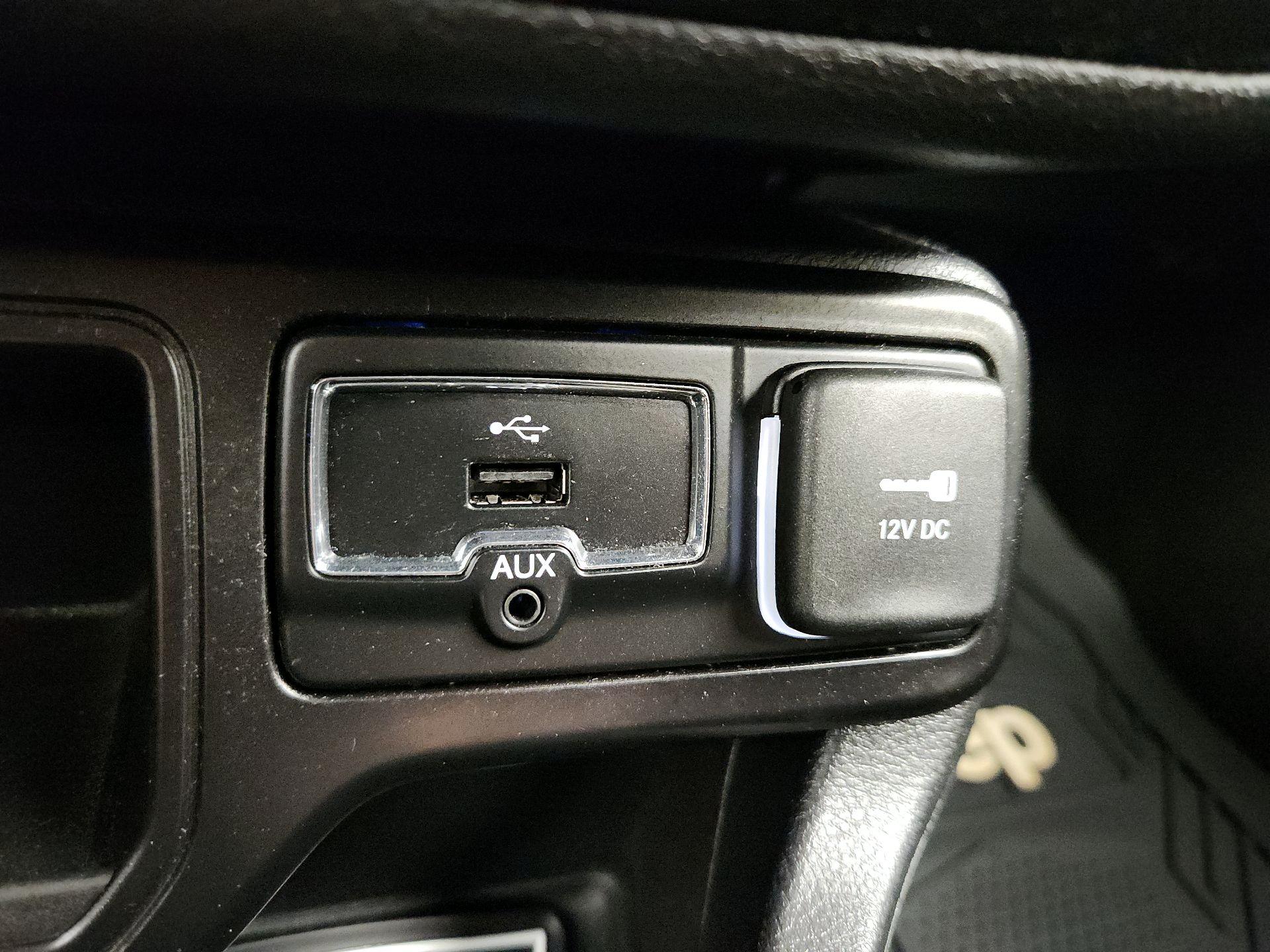 Thumbnail: 2018 Jeep Renegade - 18