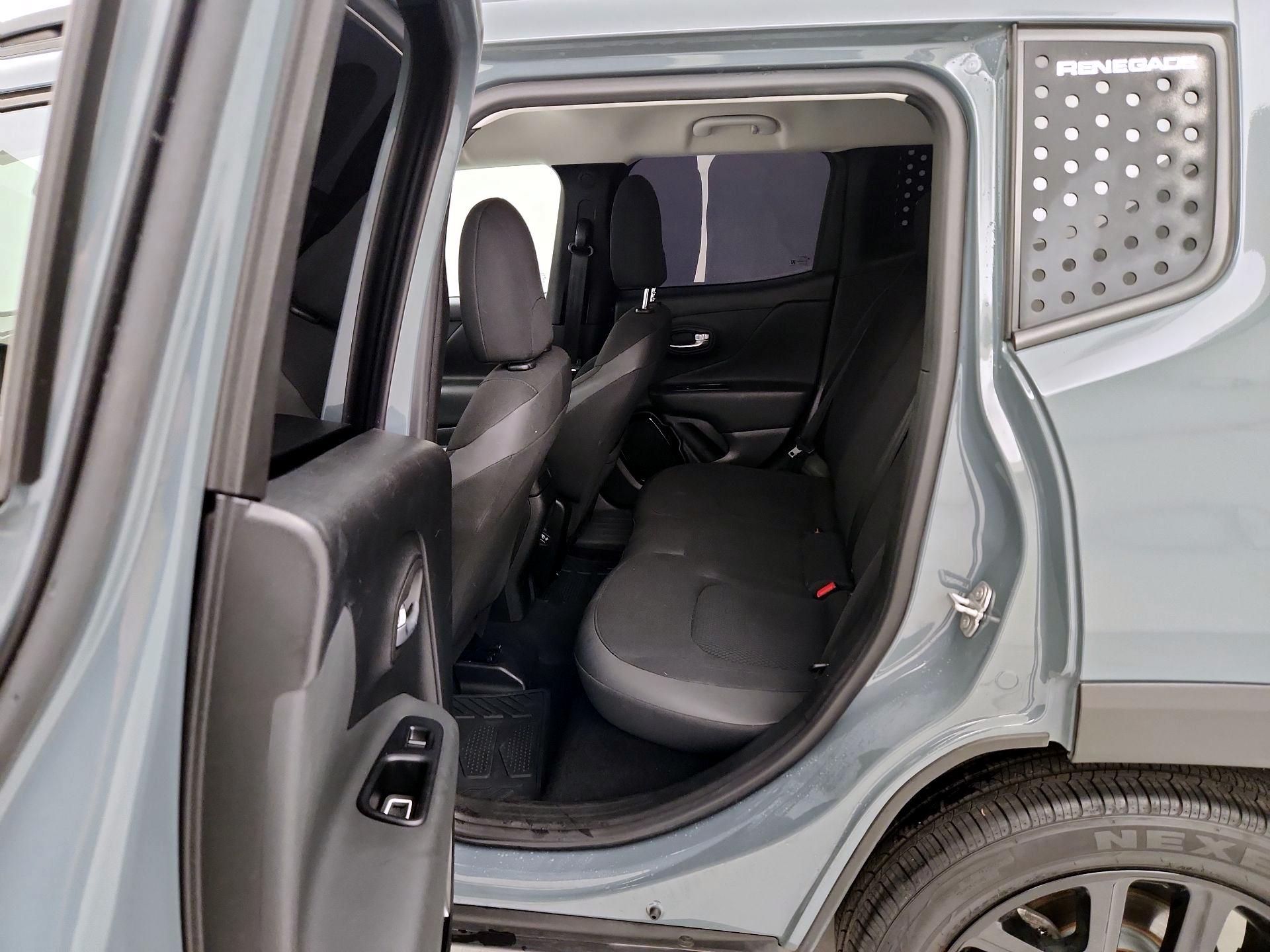 Thumbnail: 2018 Jeep Renegade - 19