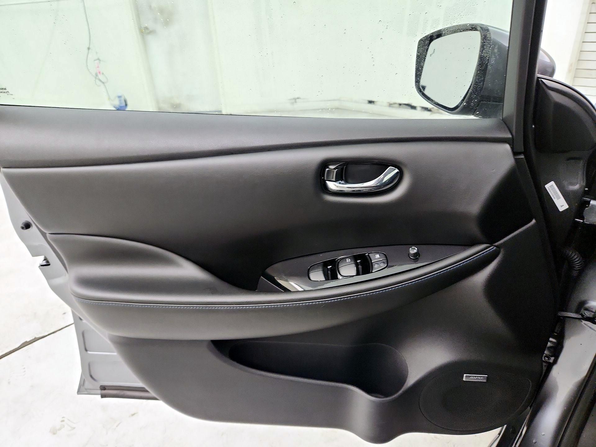 Thumbnail: 2021 Nissan Leaf - 12