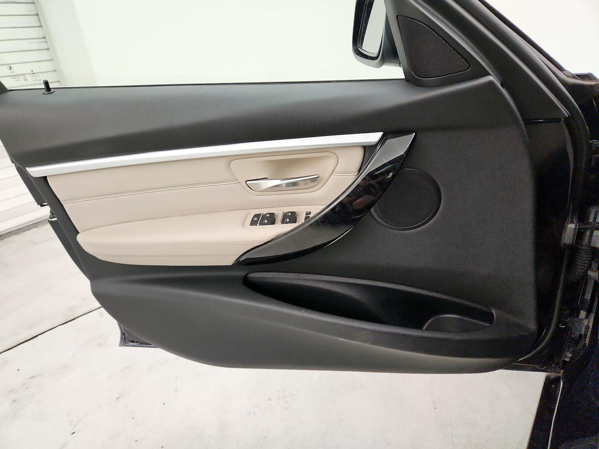 Thumbnail: 2016 BMW 3 Series - 12