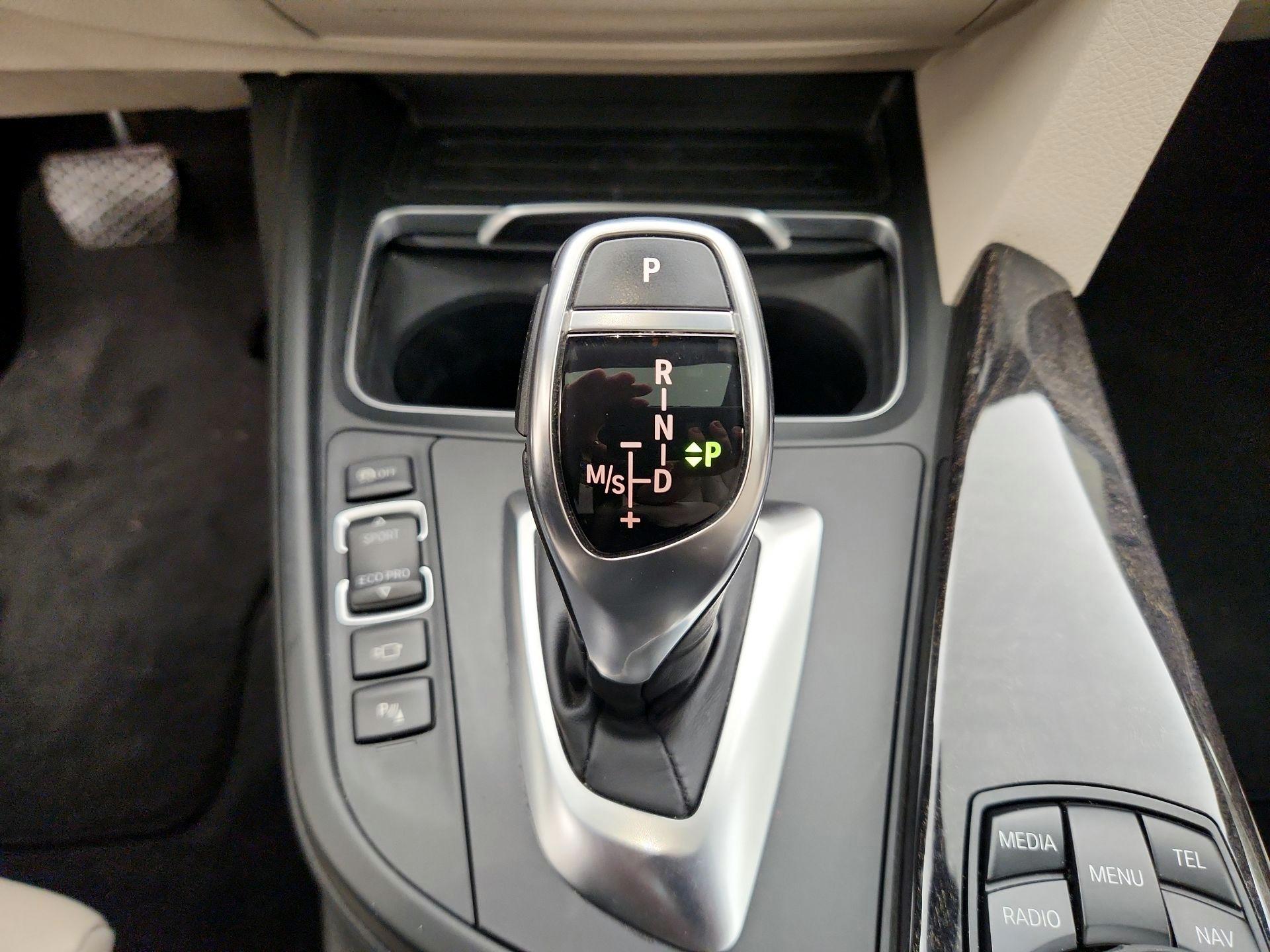 Thumbnail: 2016 BMW 3 Series - 17