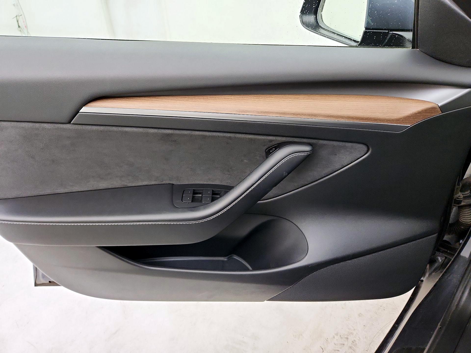 Thumbnail: 2022 Tesla Model 3 - 12