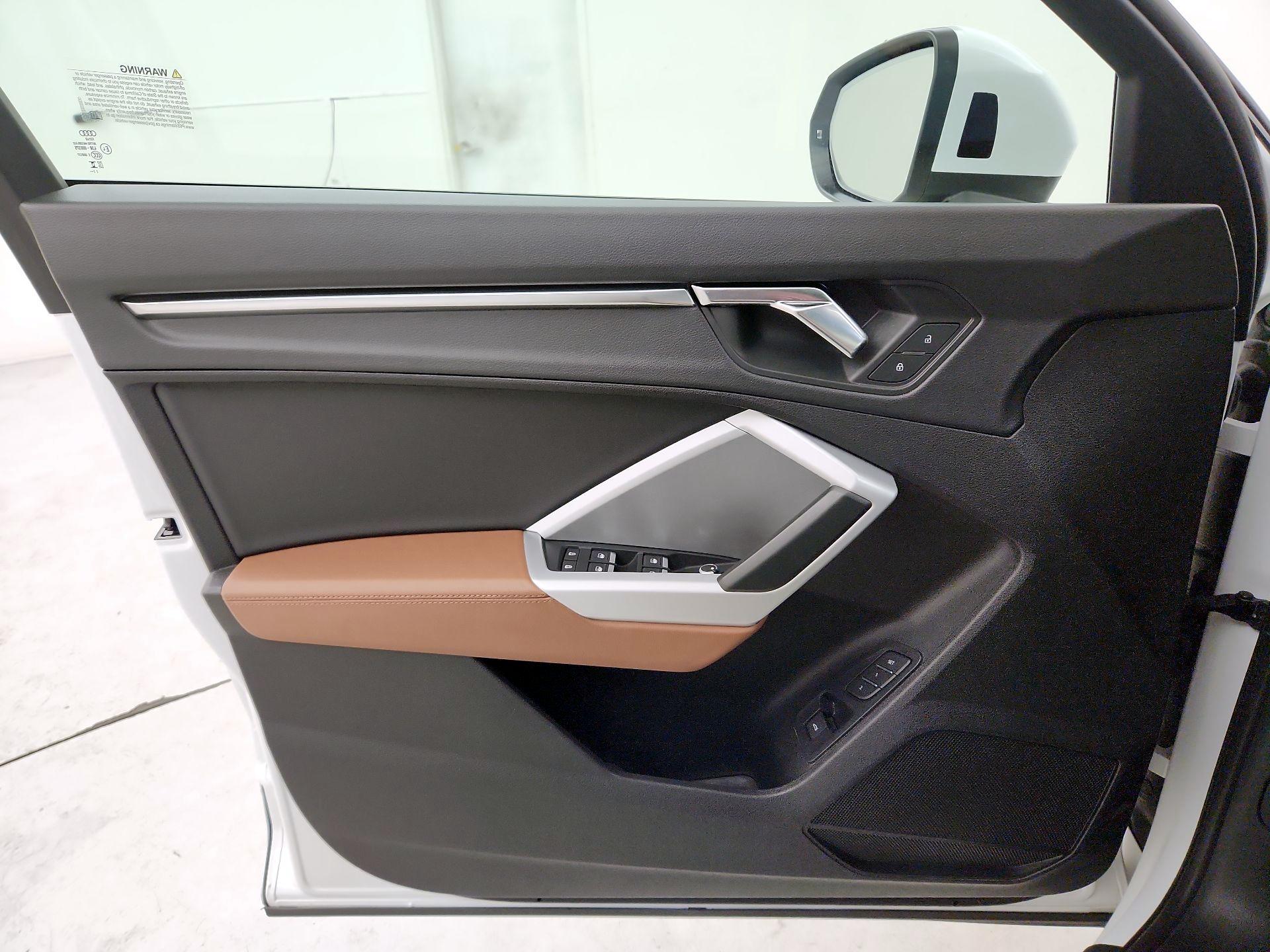 Thumbnail: 2023 Audi Q3 - 12