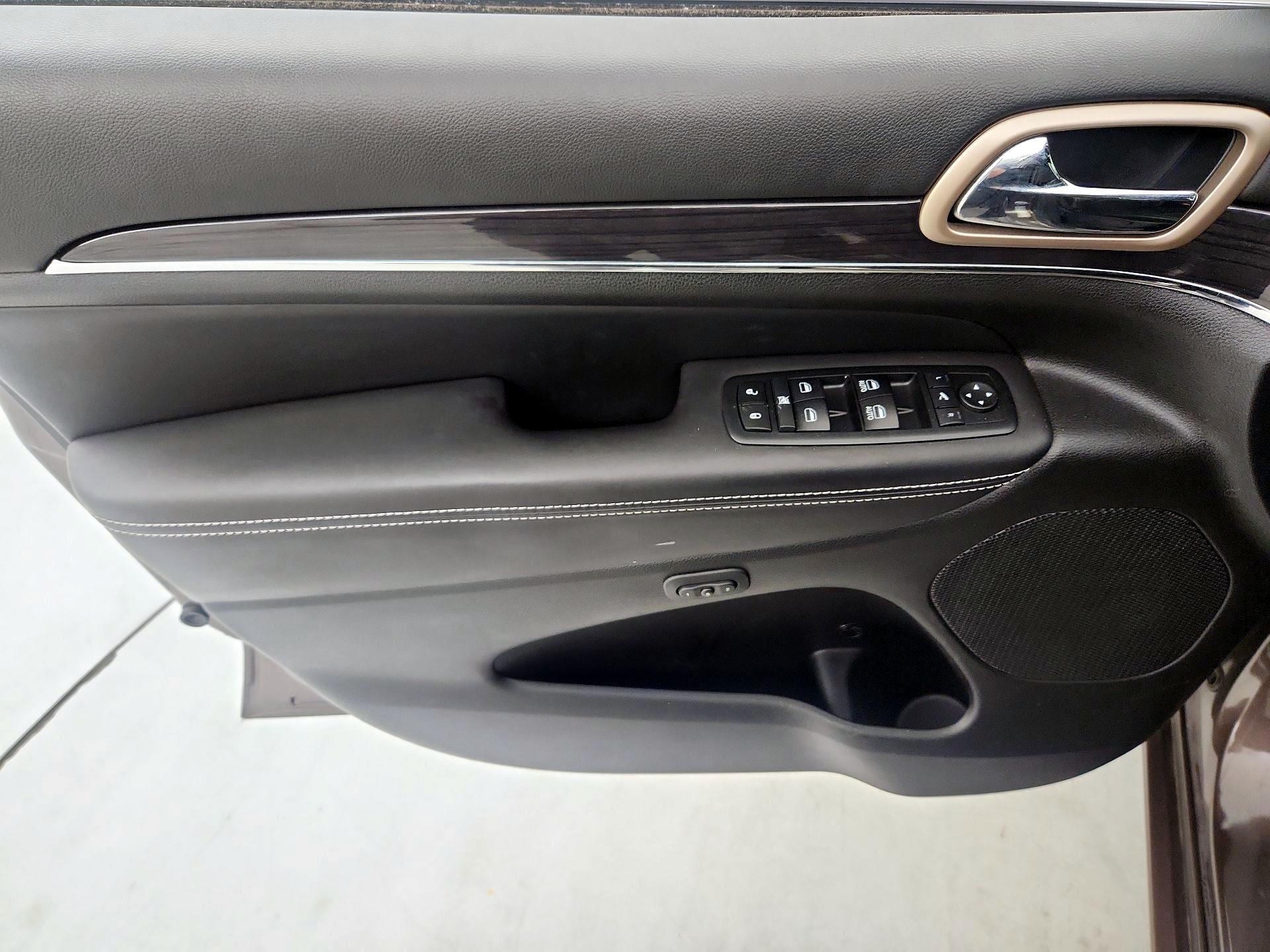 Thumbnail: 2017 Jeep Grand Cherokee - 12