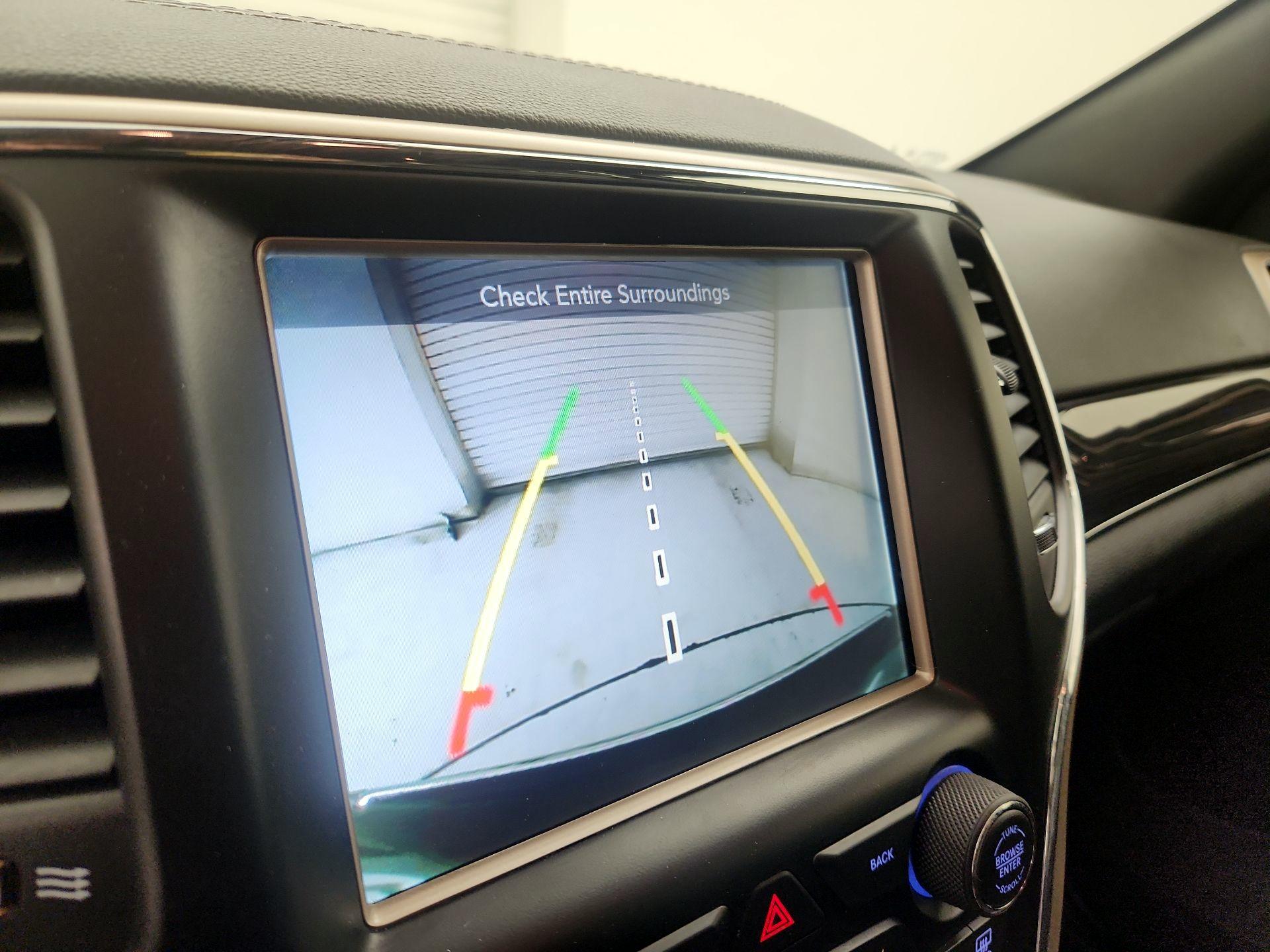 Thumbnail: 2017 Jeep Grand Cherokee - 15