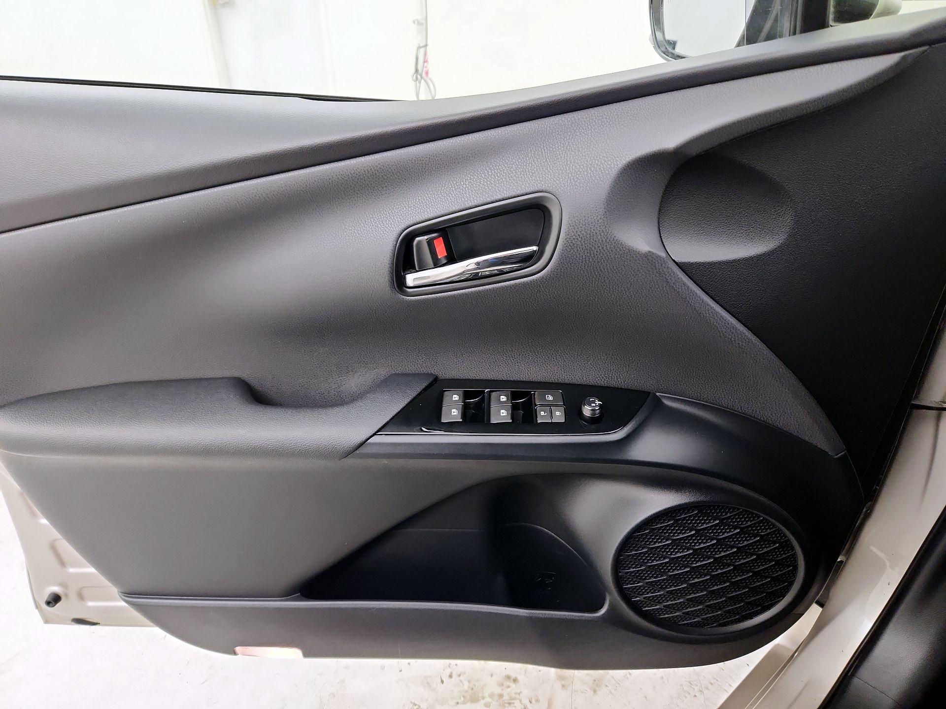 Thumbnail: 2017 Toyota Prius Prime - 12