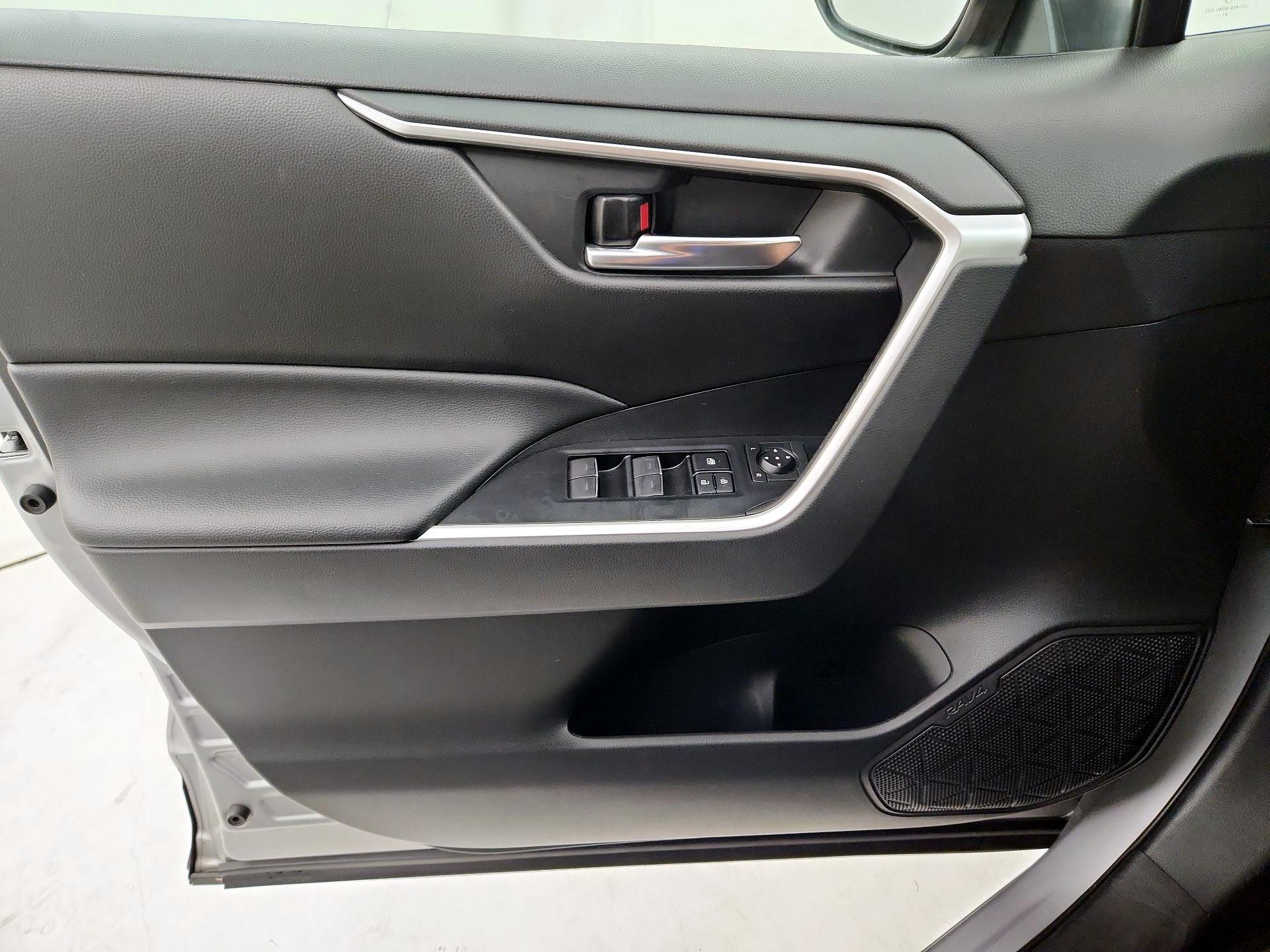 Thumbnail: 2022 Toyota RAV4 - 12