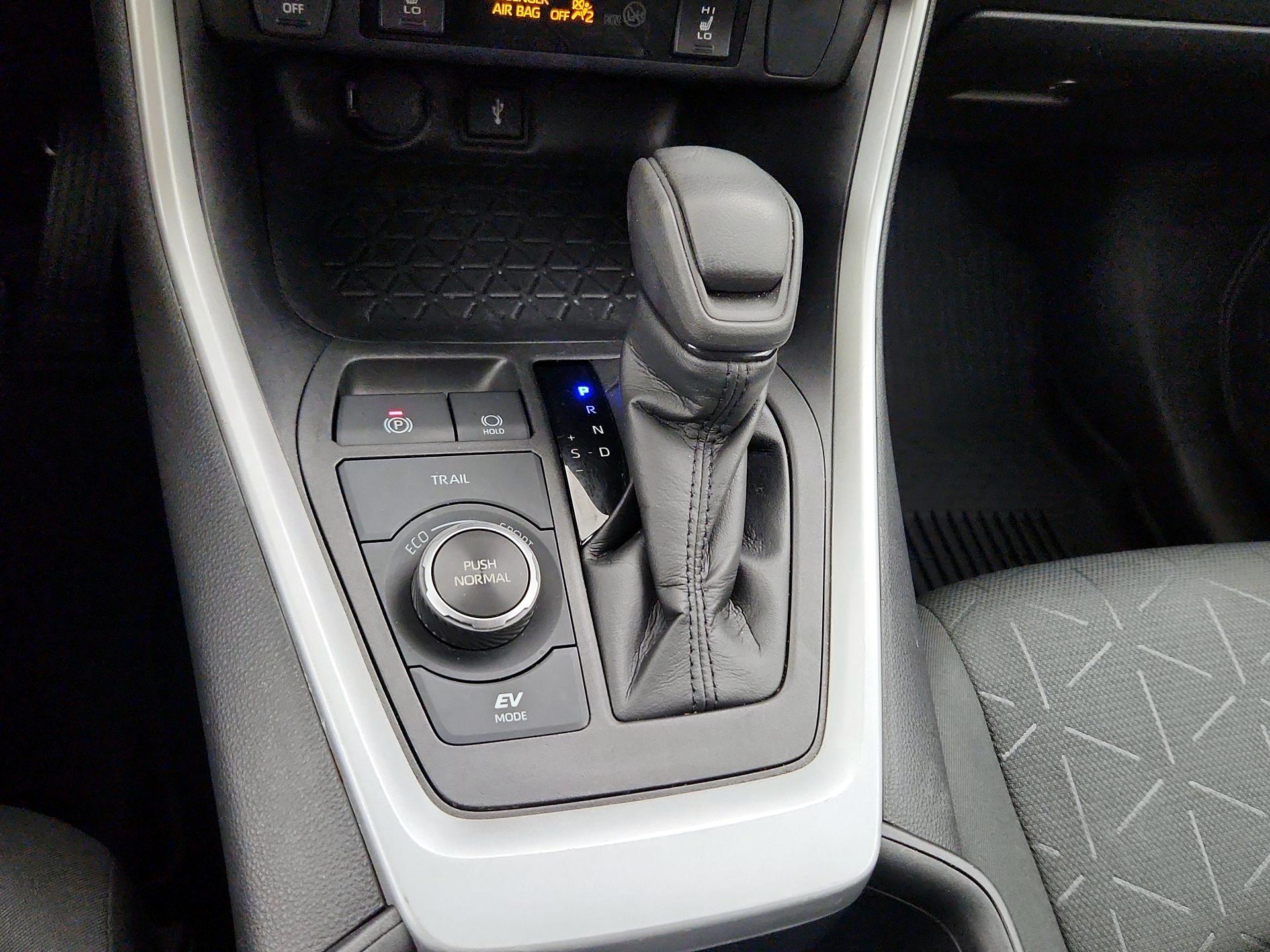 Thumbnail: 2022 Toyota RAV4 - 17