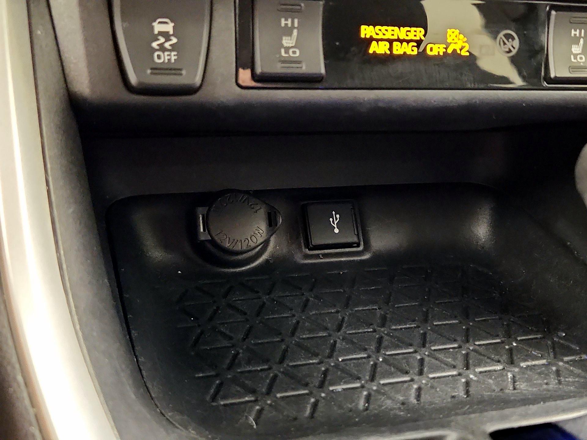 Thumbnail: 2022 Toyota RAV4 - 18