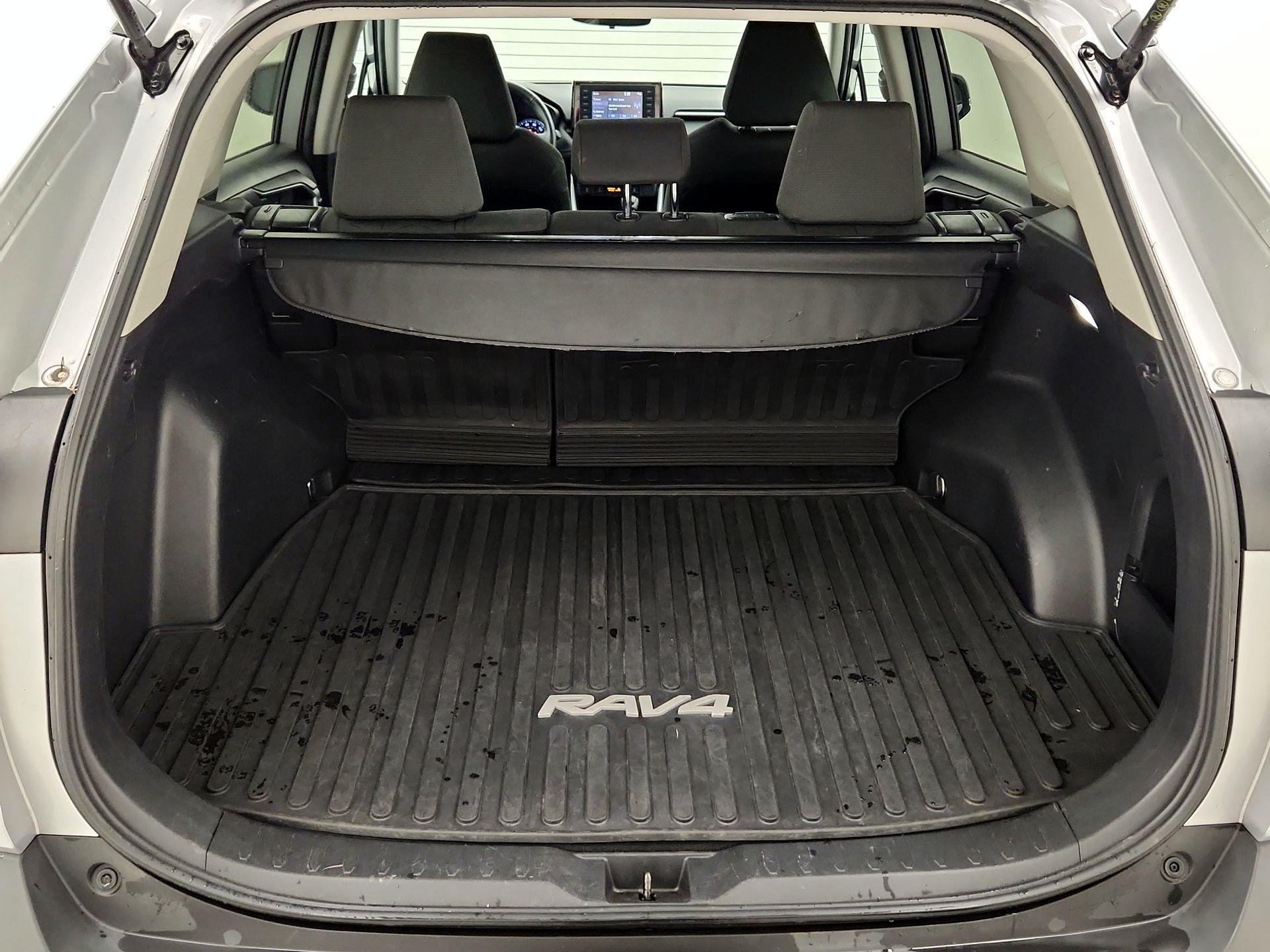 Thumbnail: 2022 Toyota RAV4 - 20