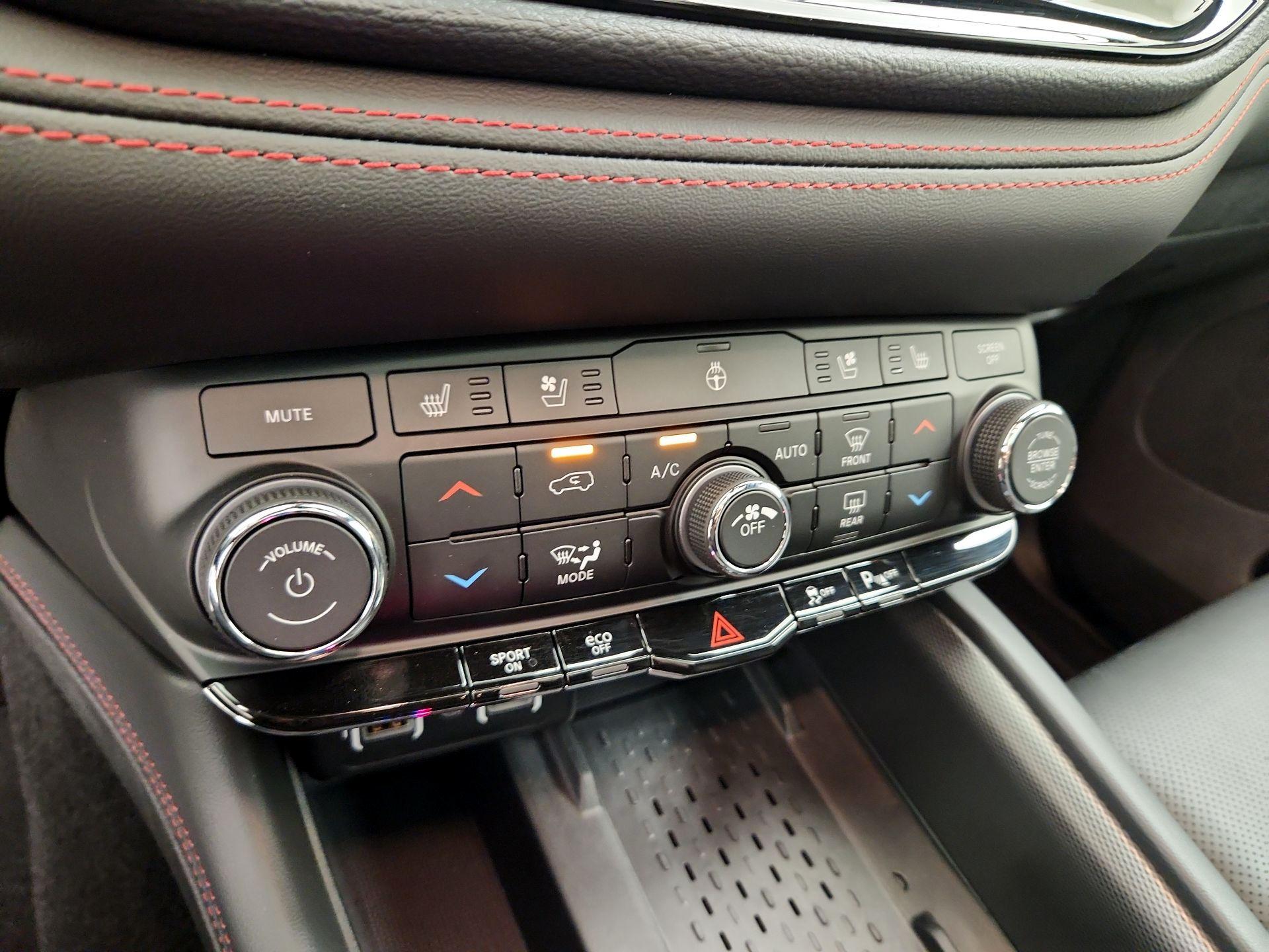 Thumbnail: 2025 Dodge Durango - 17