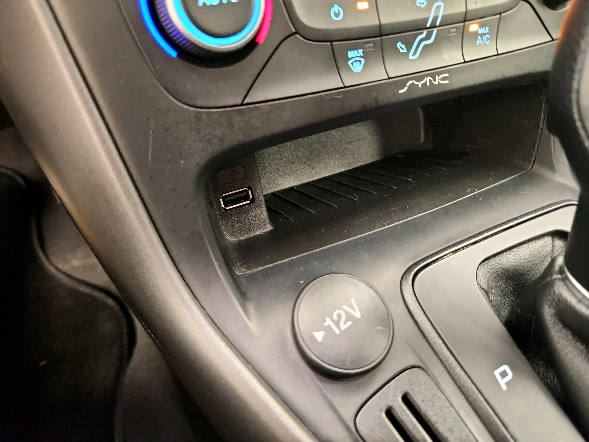 Thumbnail: 2018 Ford Focus - 18