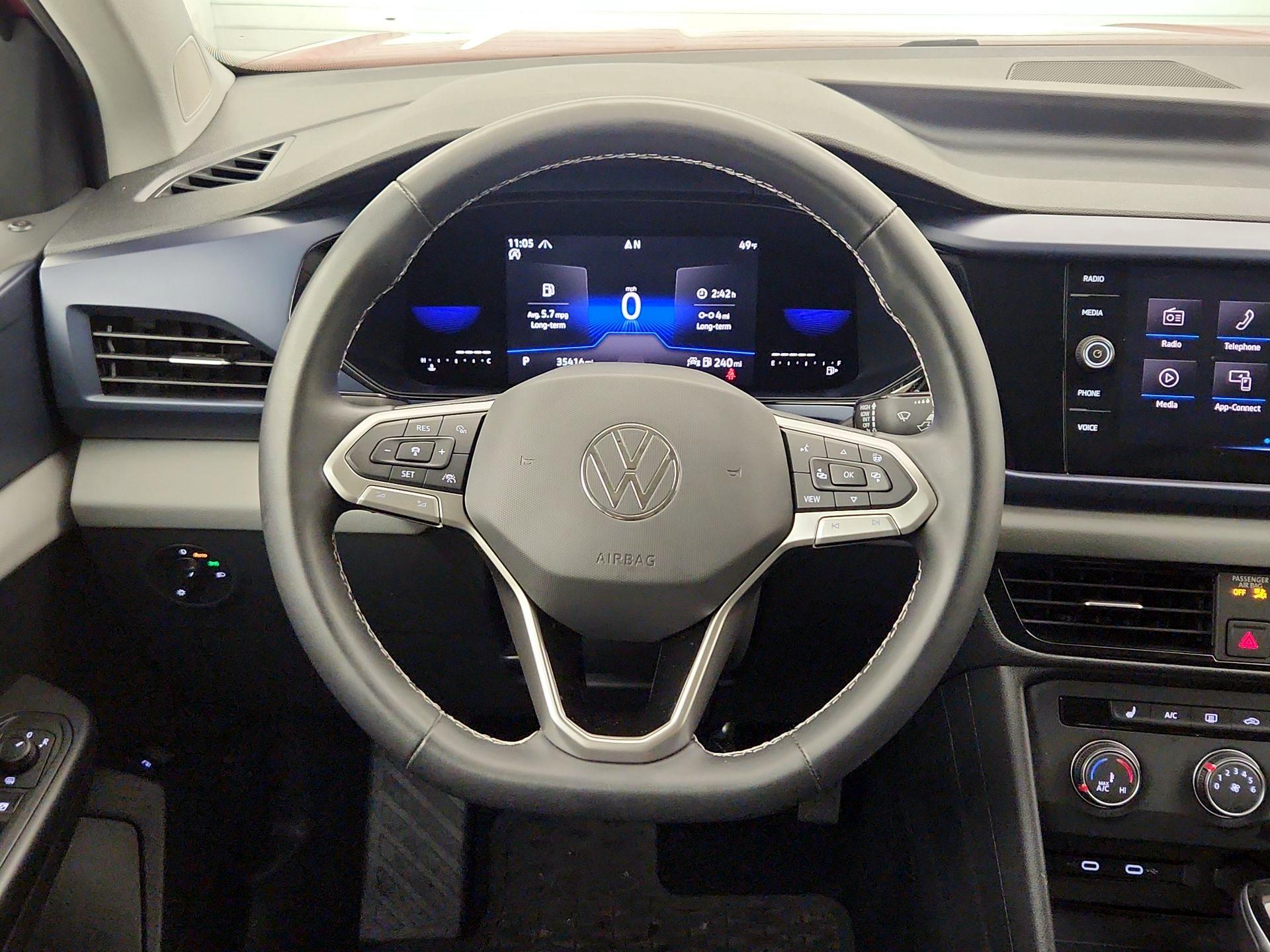 Thumbnail: 2022 Volkswagen Taos - 10