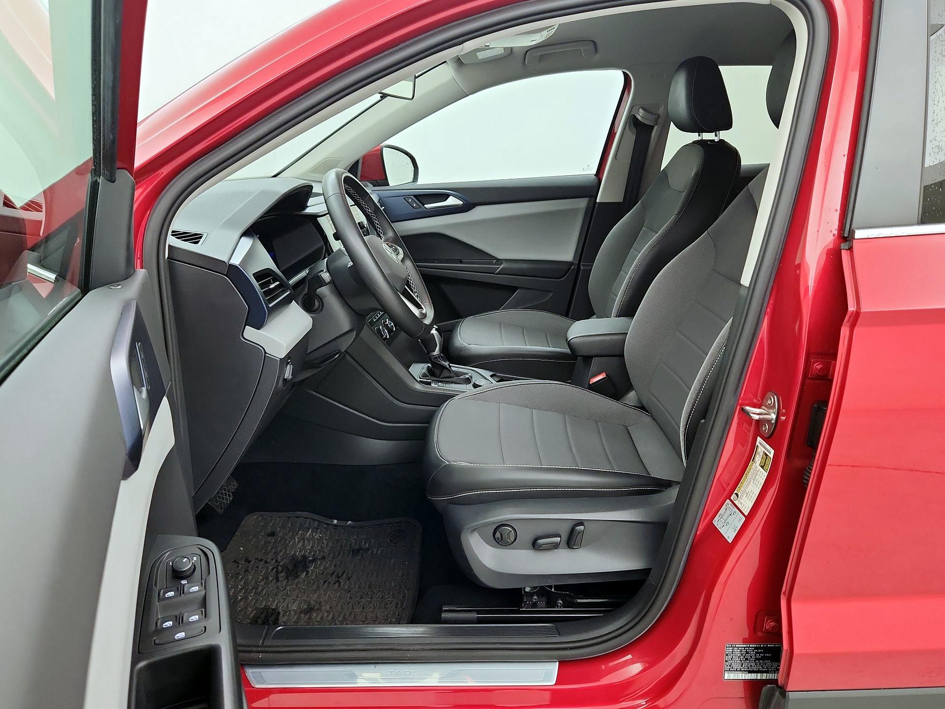 Thumbnail: 2022 Volkswagen Taos - 11