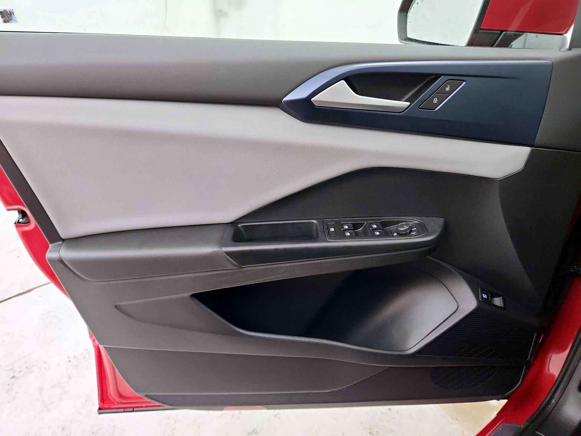 Thumbnail: 2022 Volkswagen Taos - 12