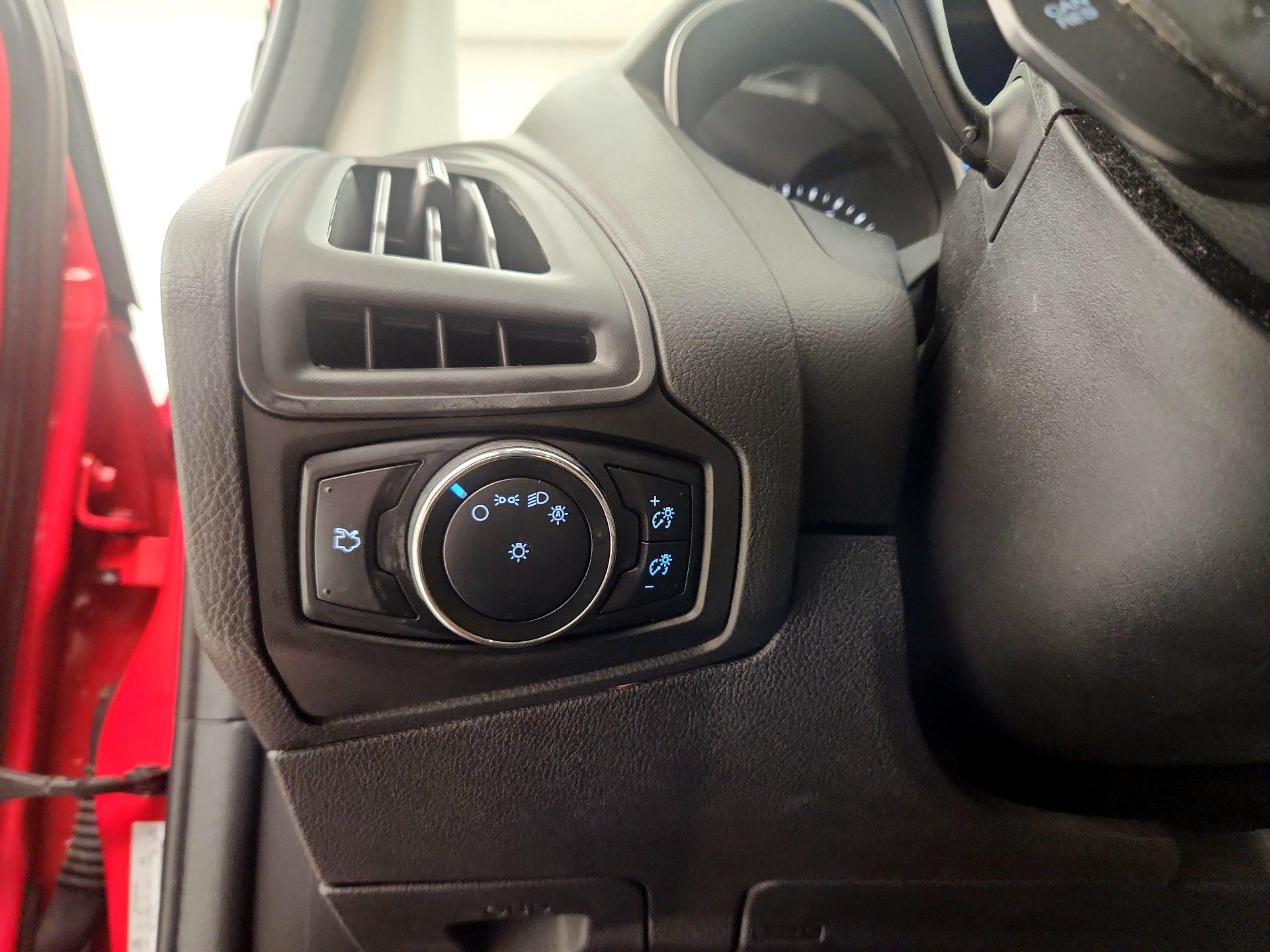 Thumbnail: 2014 Ford Focus - 13