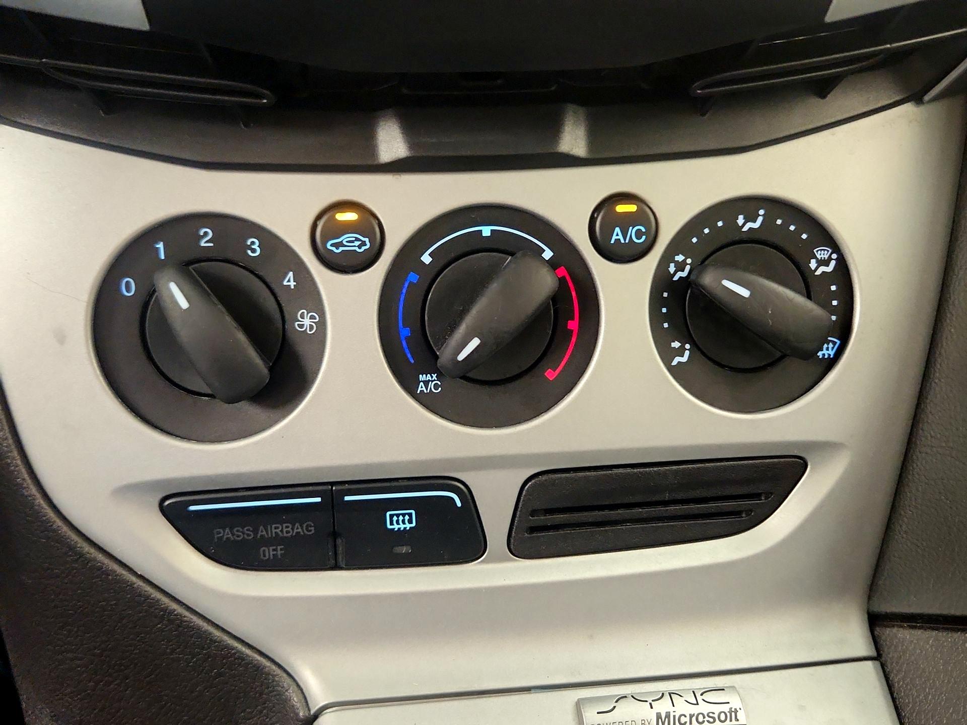 Thumbnail: 2014 Ford Focus - 15