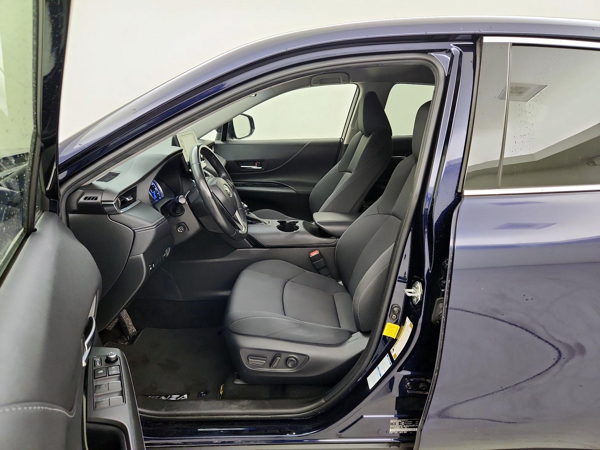 Thumbnail: 2022 Toyota Venza - 11