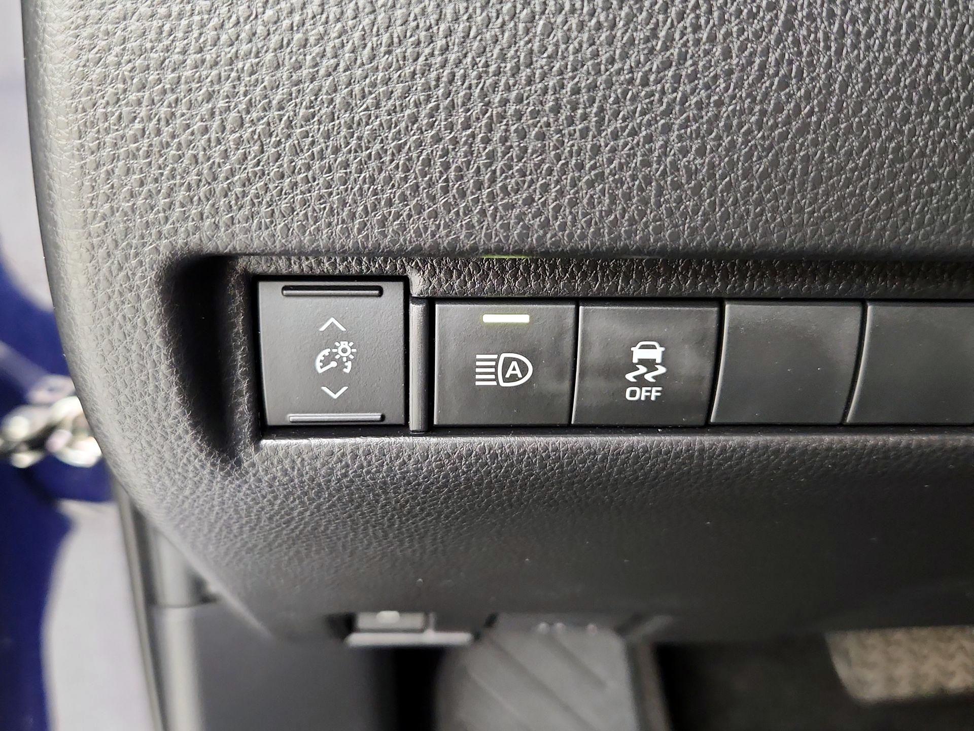 Thumbnail: 2022 Toyota Venza - 13