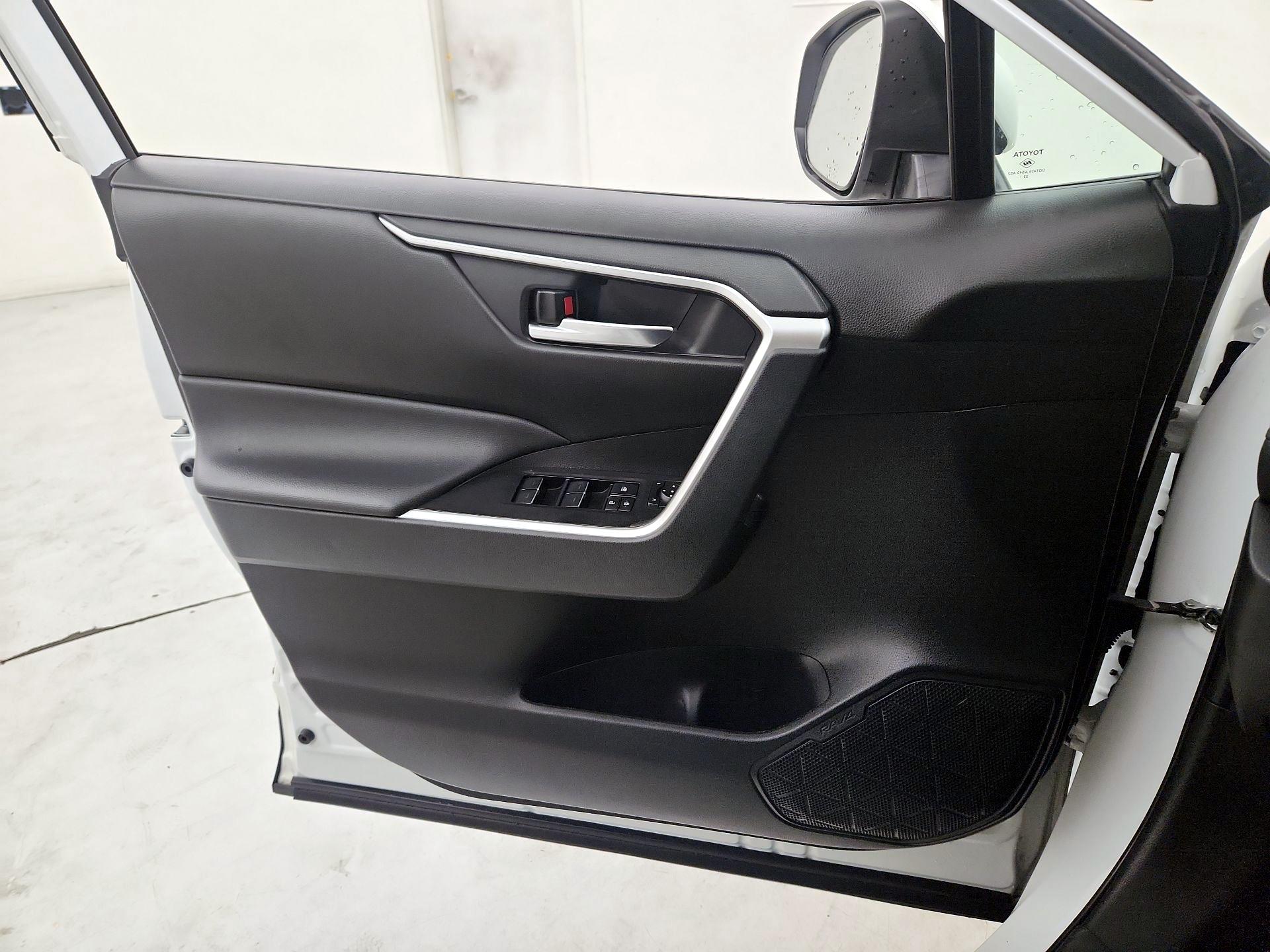 Thumbnail: 2024 Toyota RAV4 - 12