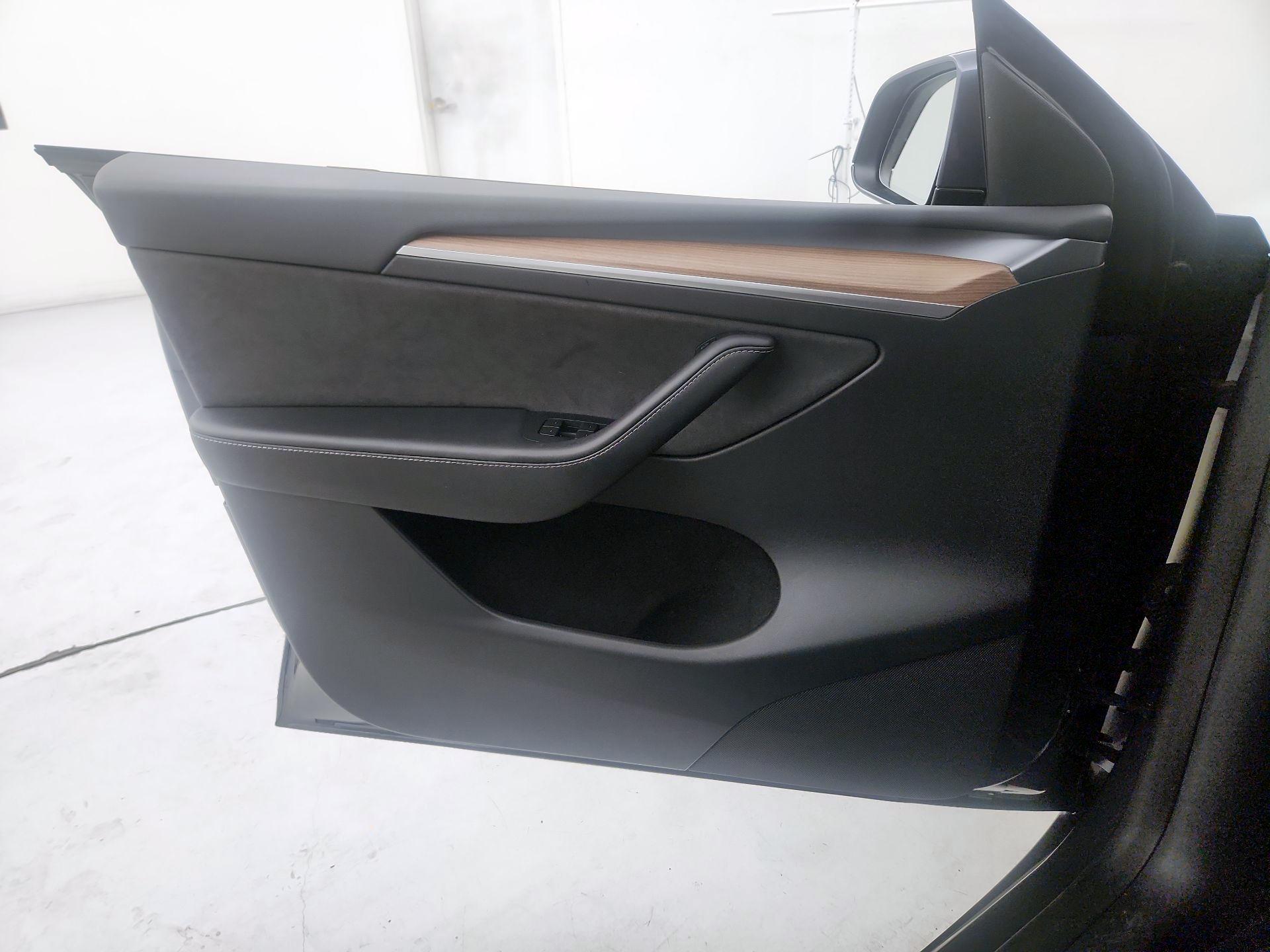 Thumbnail: 2023 Tesla Model Y - 12