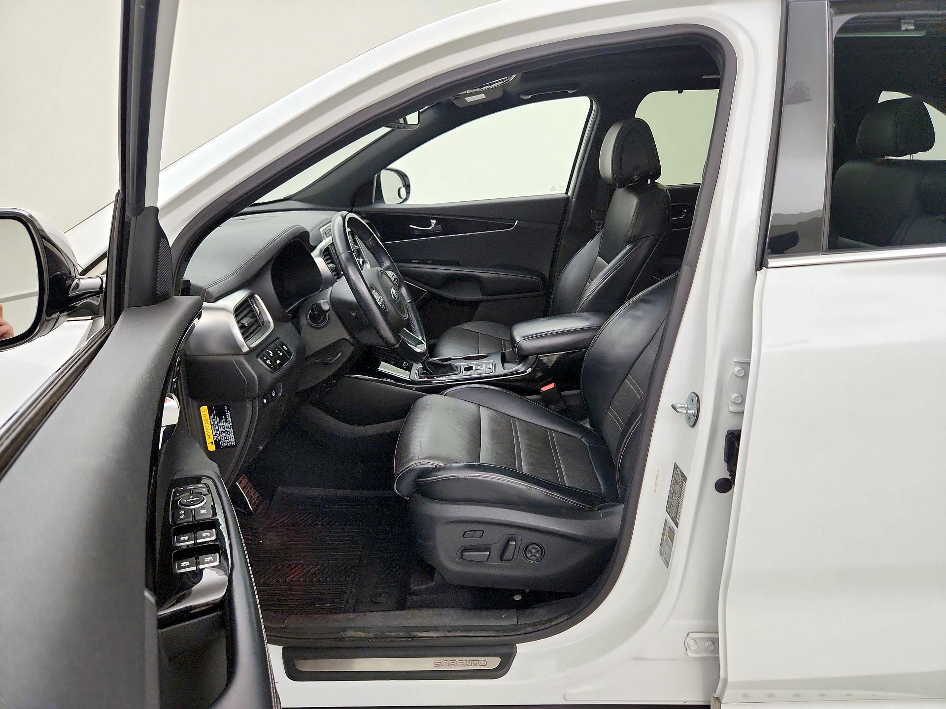 Thumbnail: 2016 Kia Sorento - 11