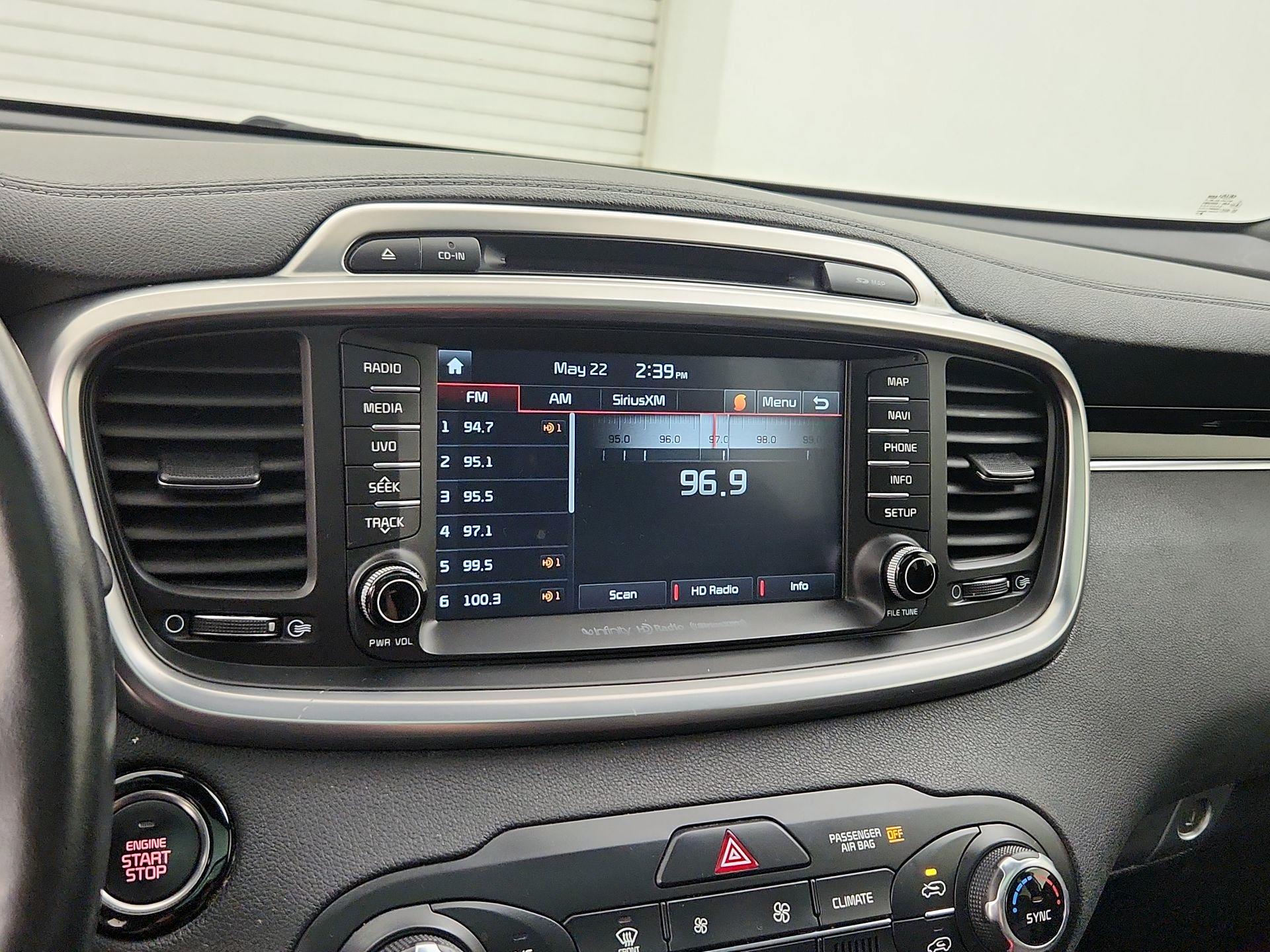 Thumbnail: 2016 Kia Sorento - 16