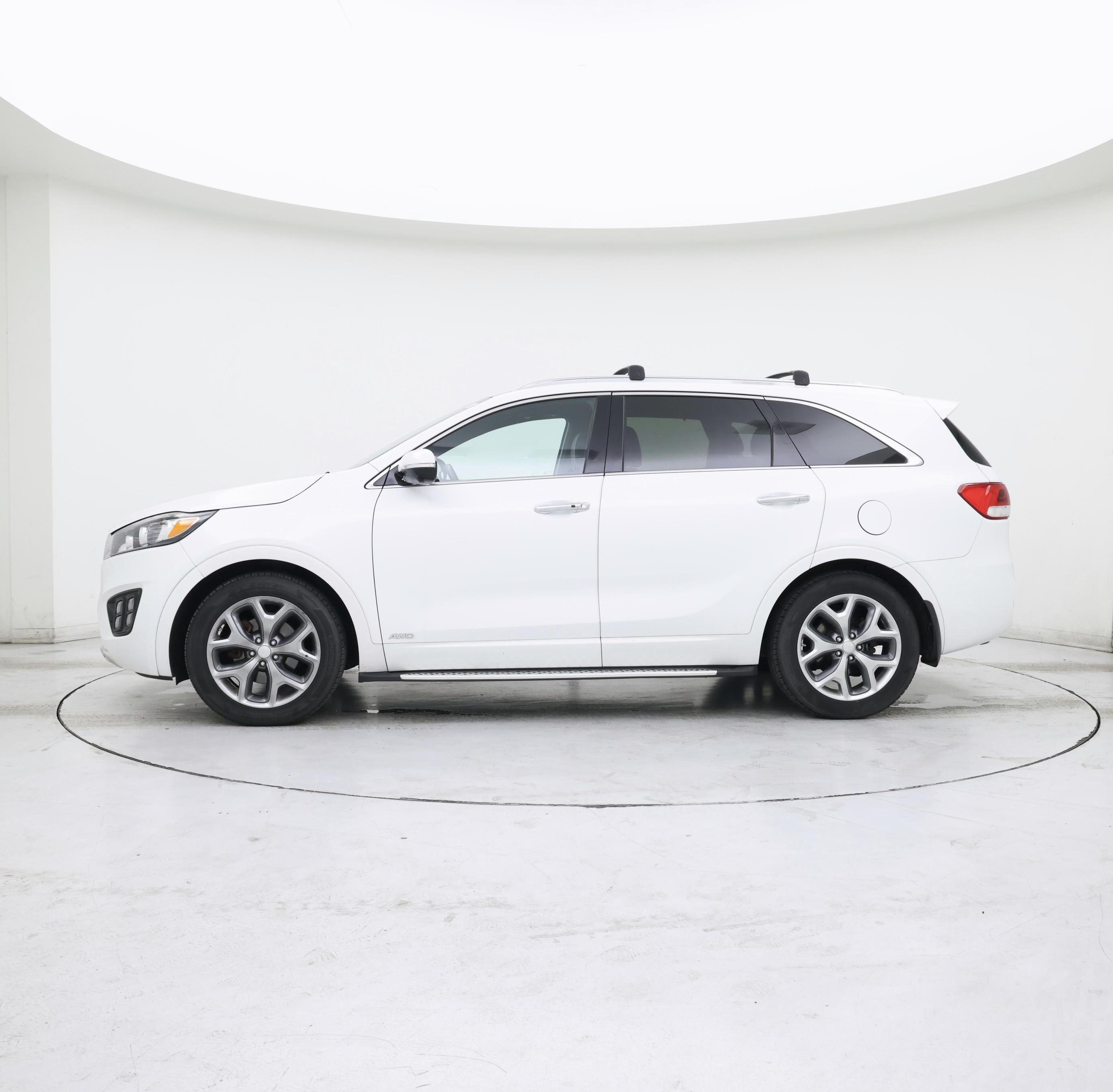 Thumbnail: 2016 Kia Sorento - 3