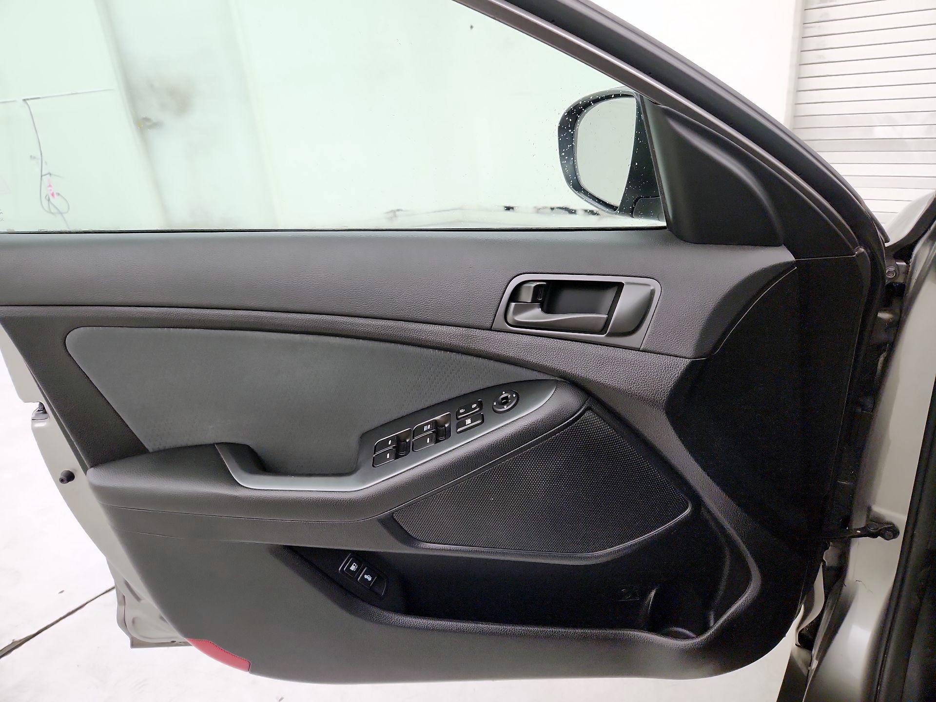 Thumbnail: 2015 Kia Optima - 12