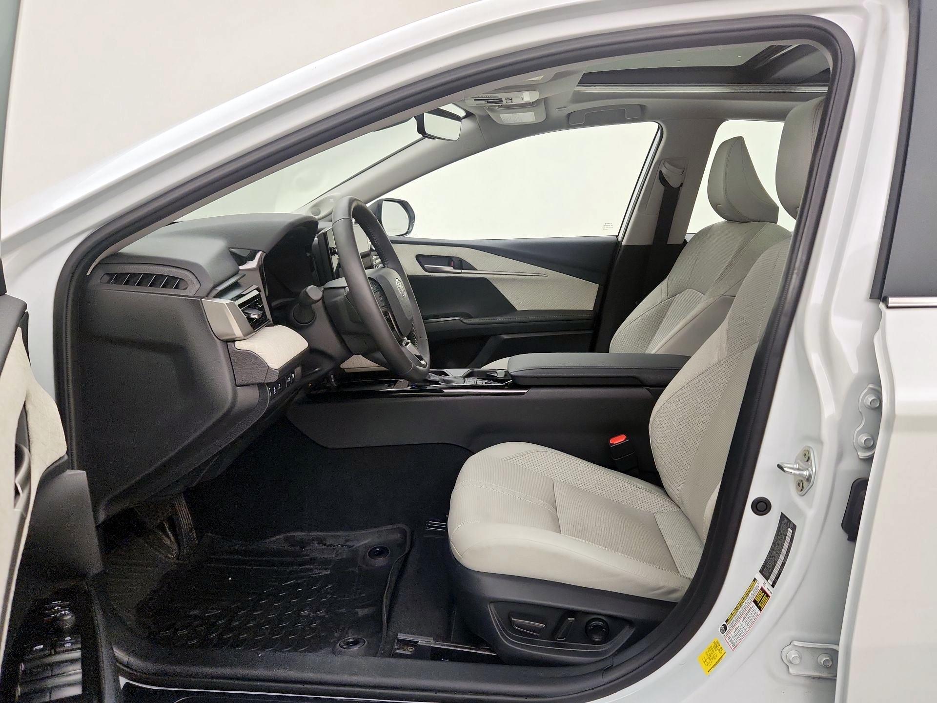 Thumbnail: 2025 Toyota Camry - 11