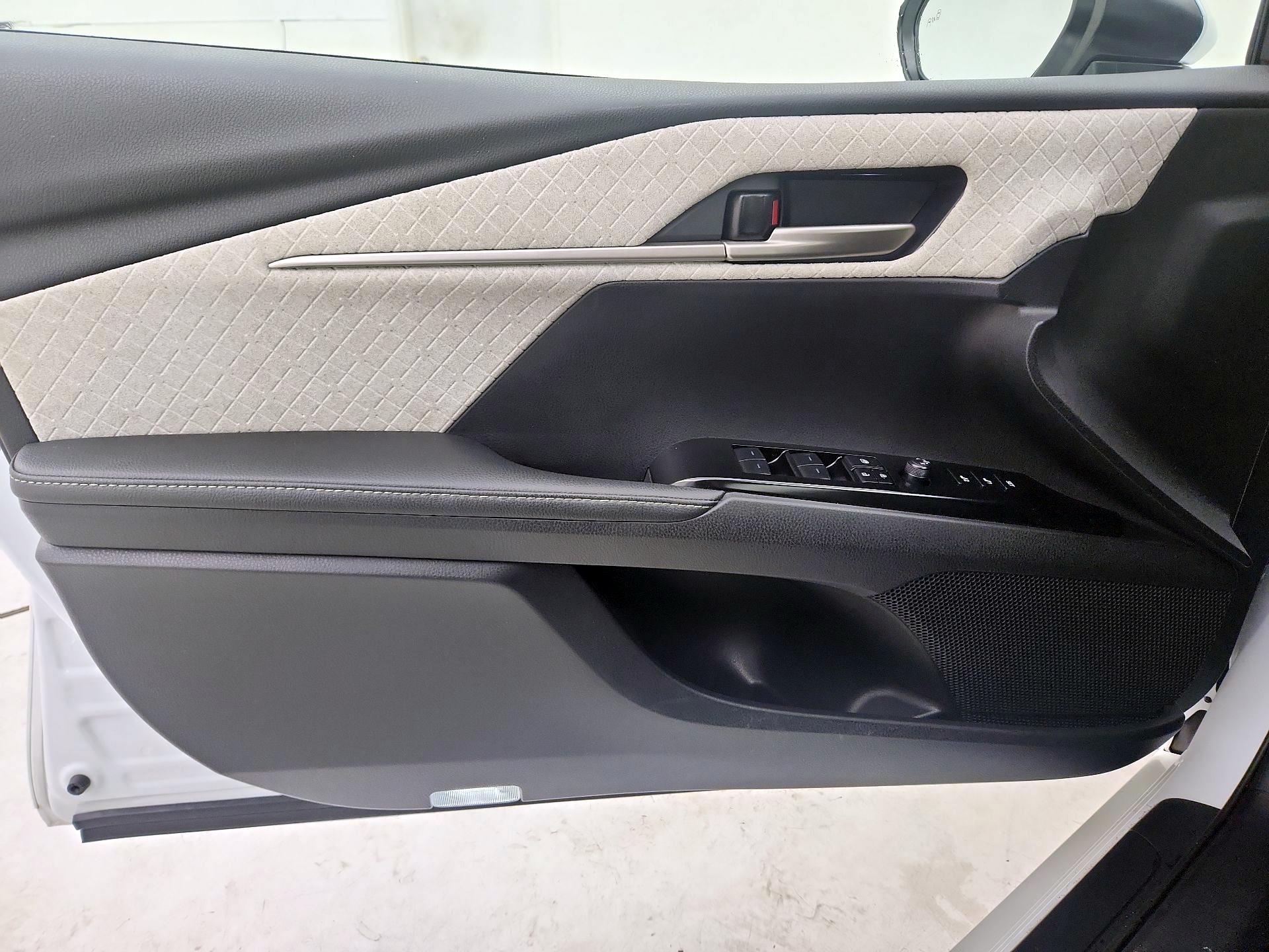 Thumbnail: 2025 Toyota Camry - 12