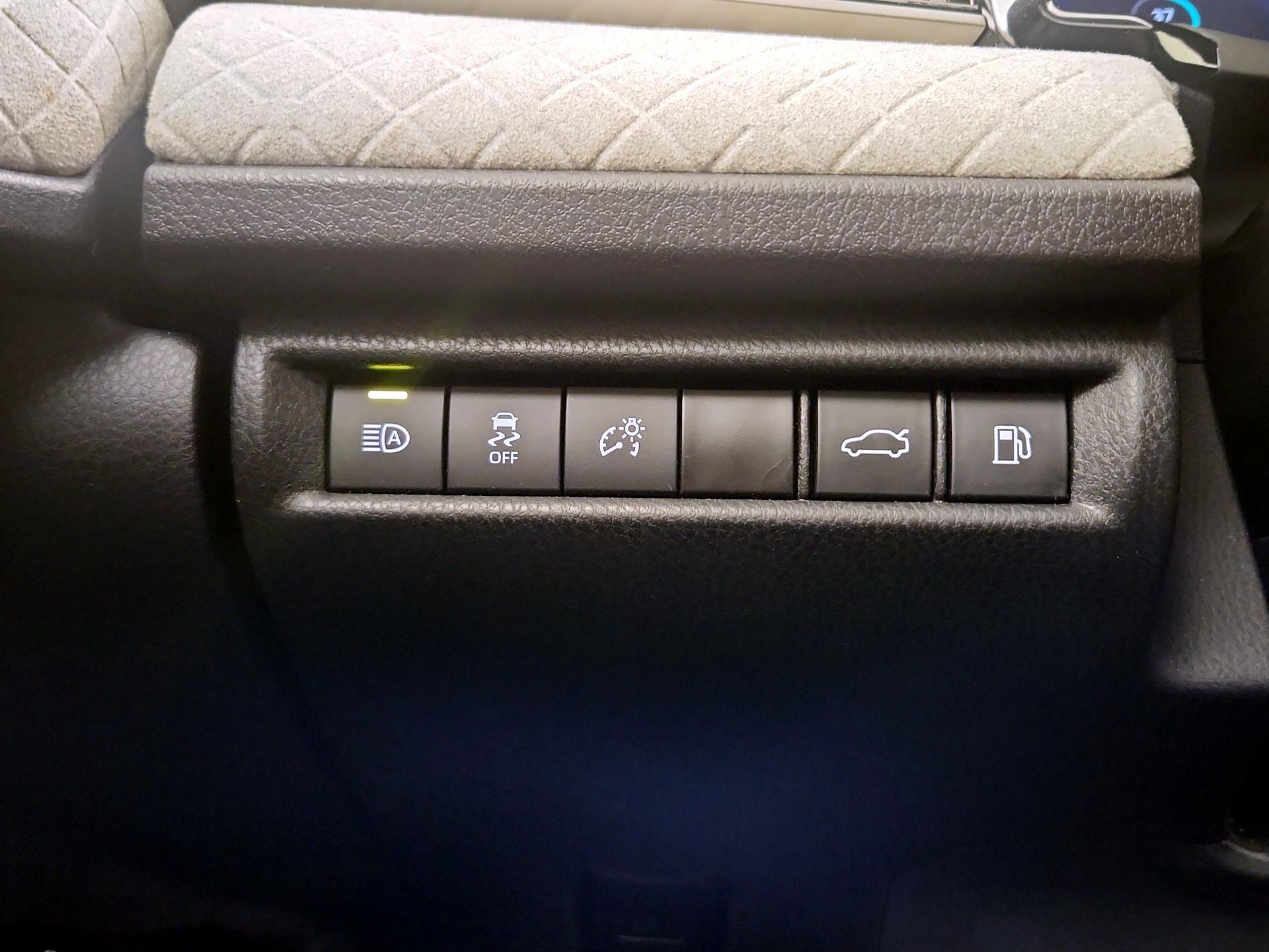 Thumbnail: 2025 Toyota Camry - 13