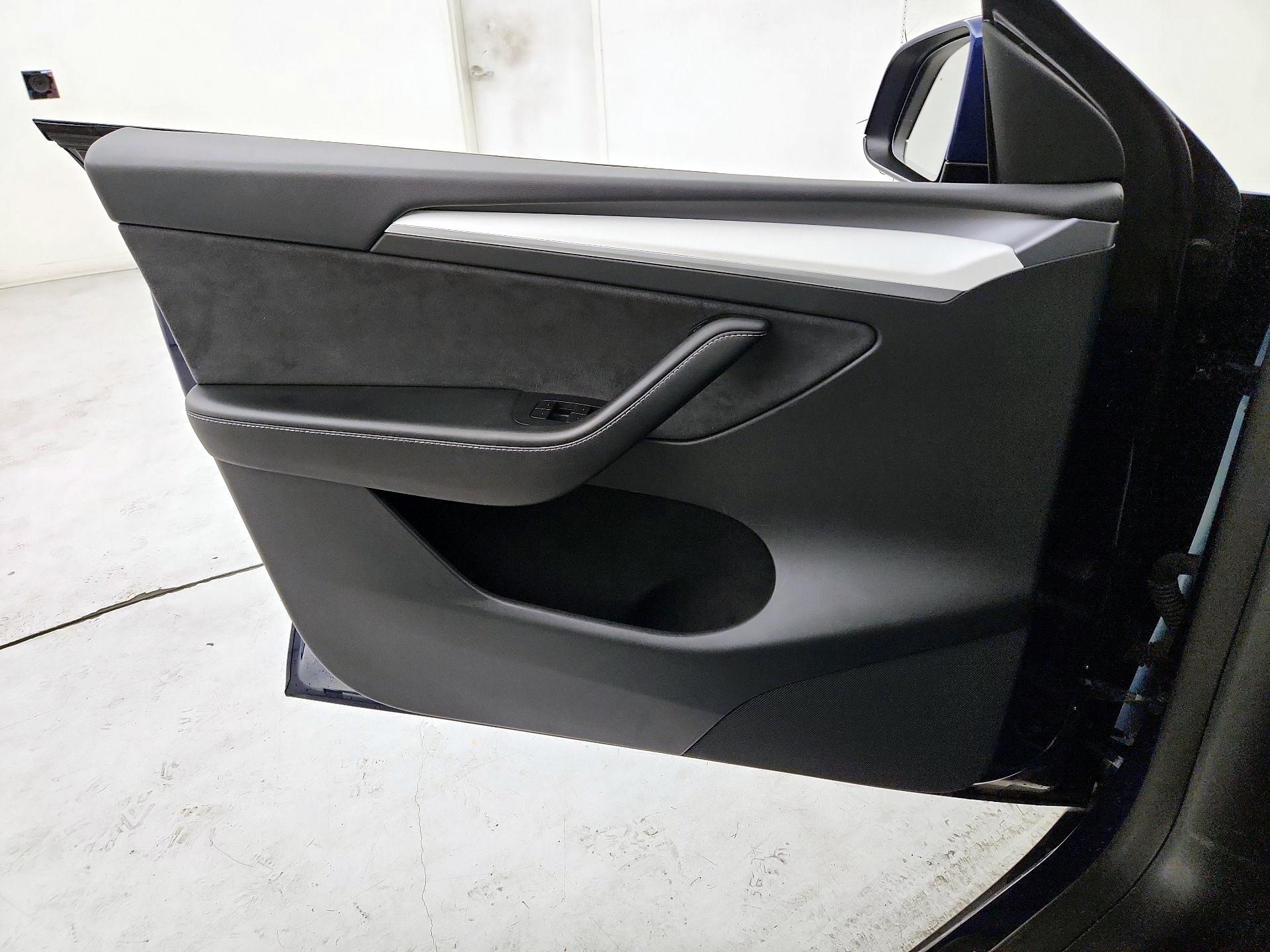 Thumbnail: 2022 Tesla Model Y - 12