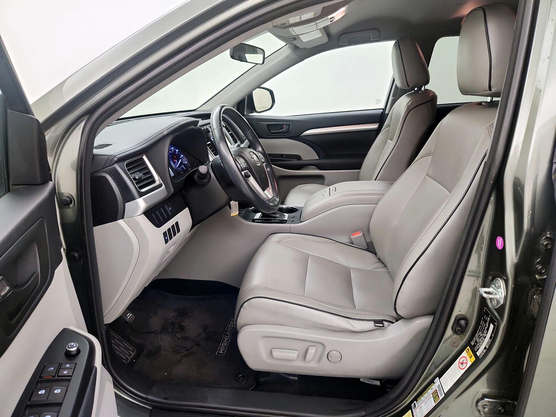 Thumbnail: 2014 Toyota Highlander - 11