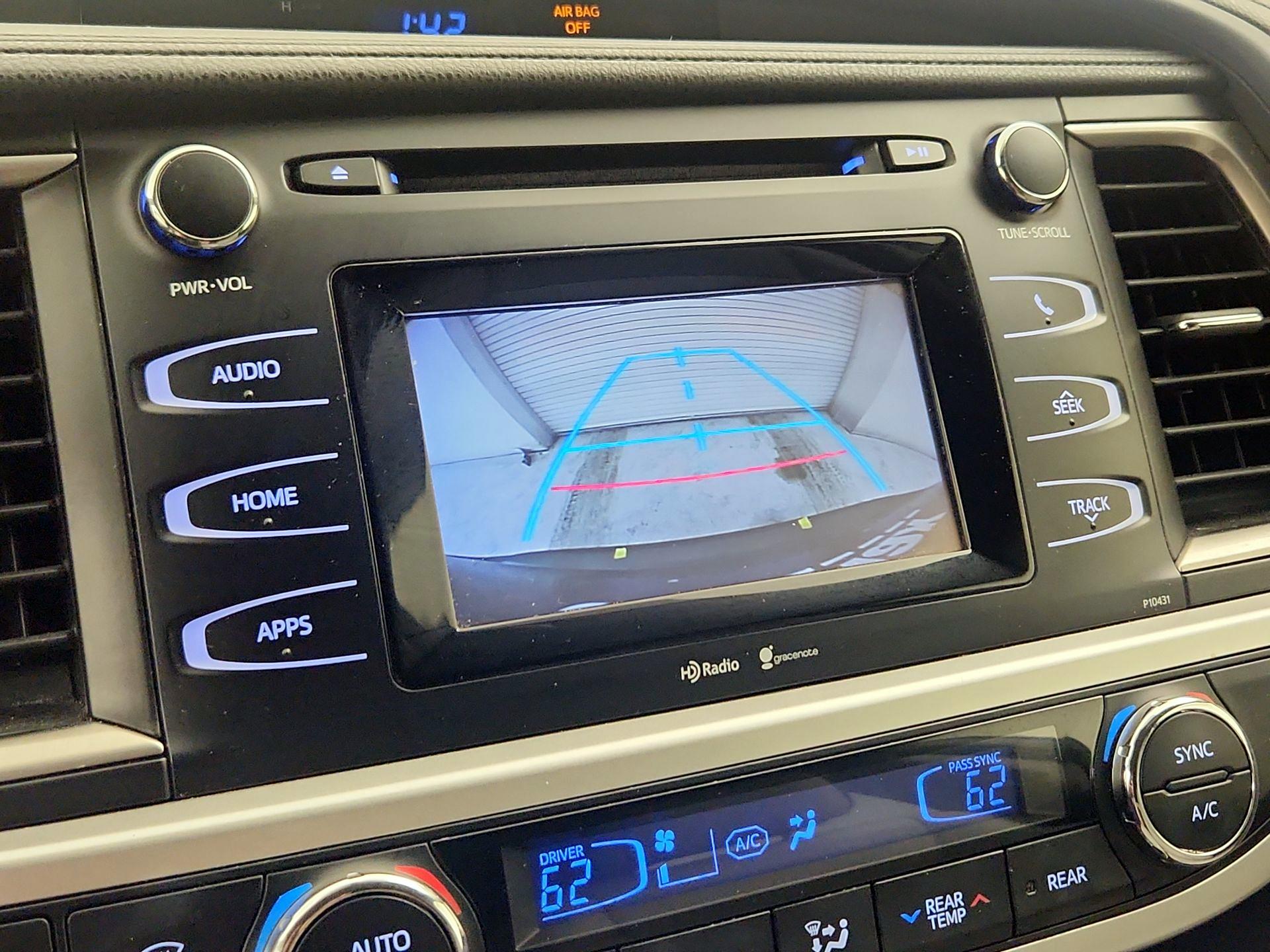 Thumbnail: 2014 Toyota Highlander - 14