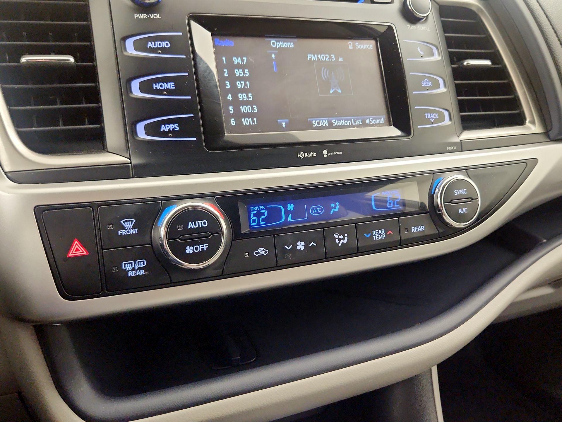 Thumbnail: 2014 Toyota Highlander - 16