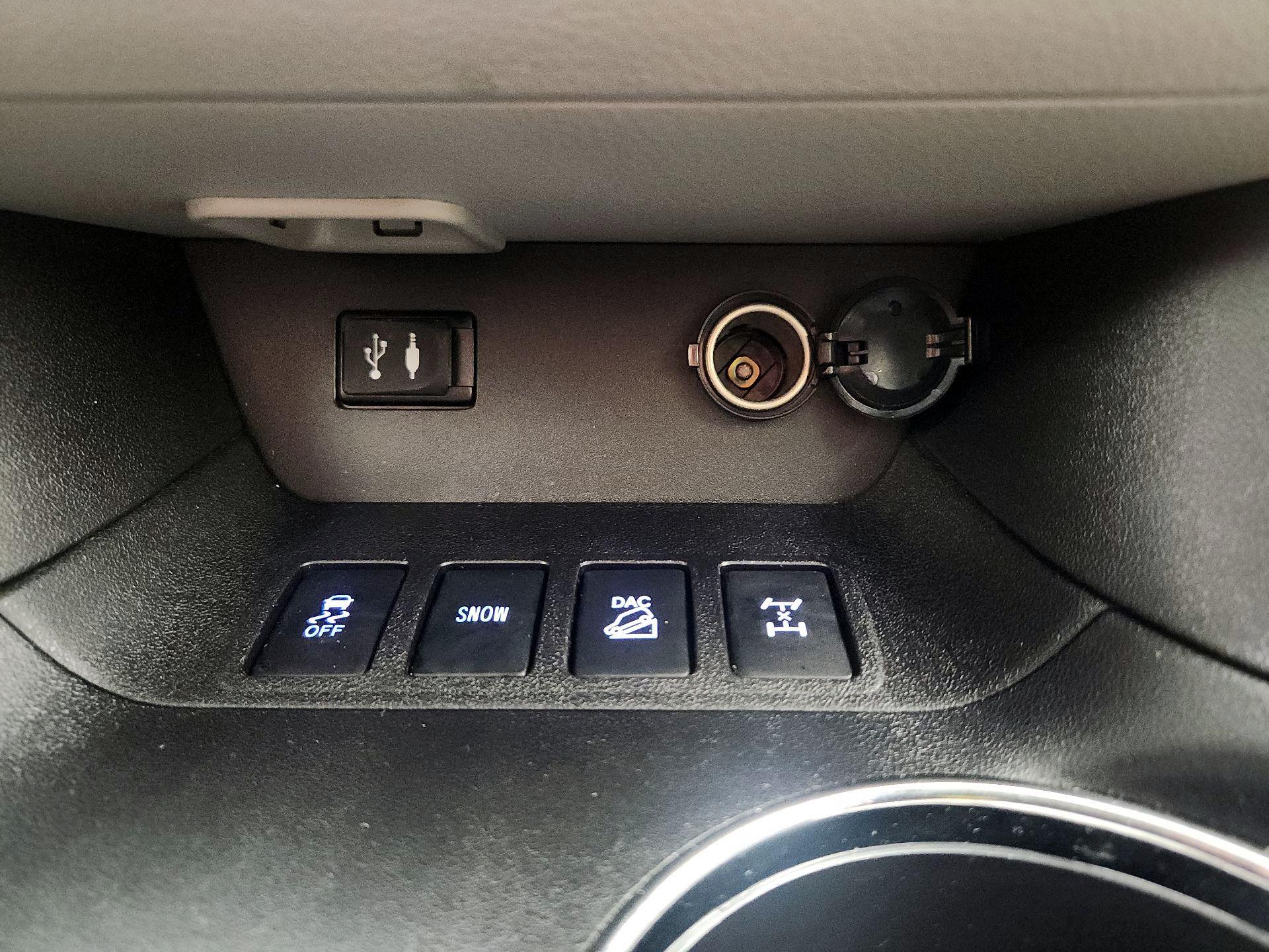 Thumbnail: 2014 Toyota Highlander - 18