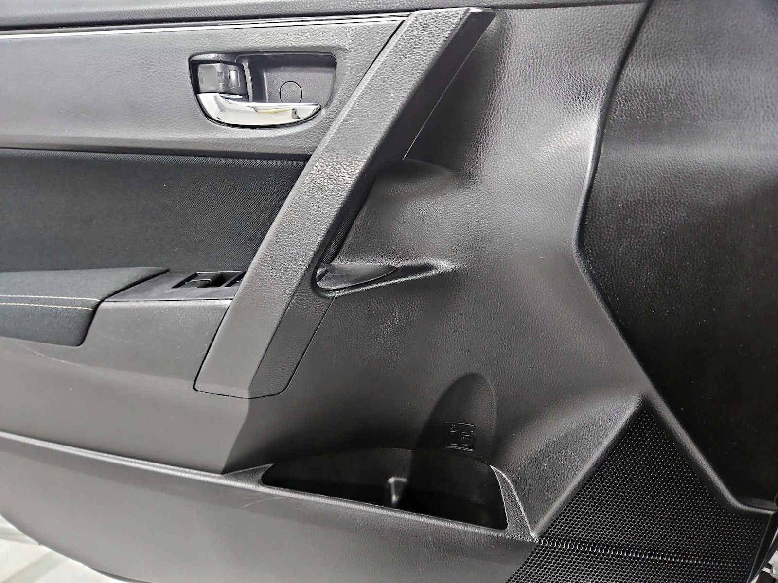 2017 Toyota Corolla LE - Photo 13