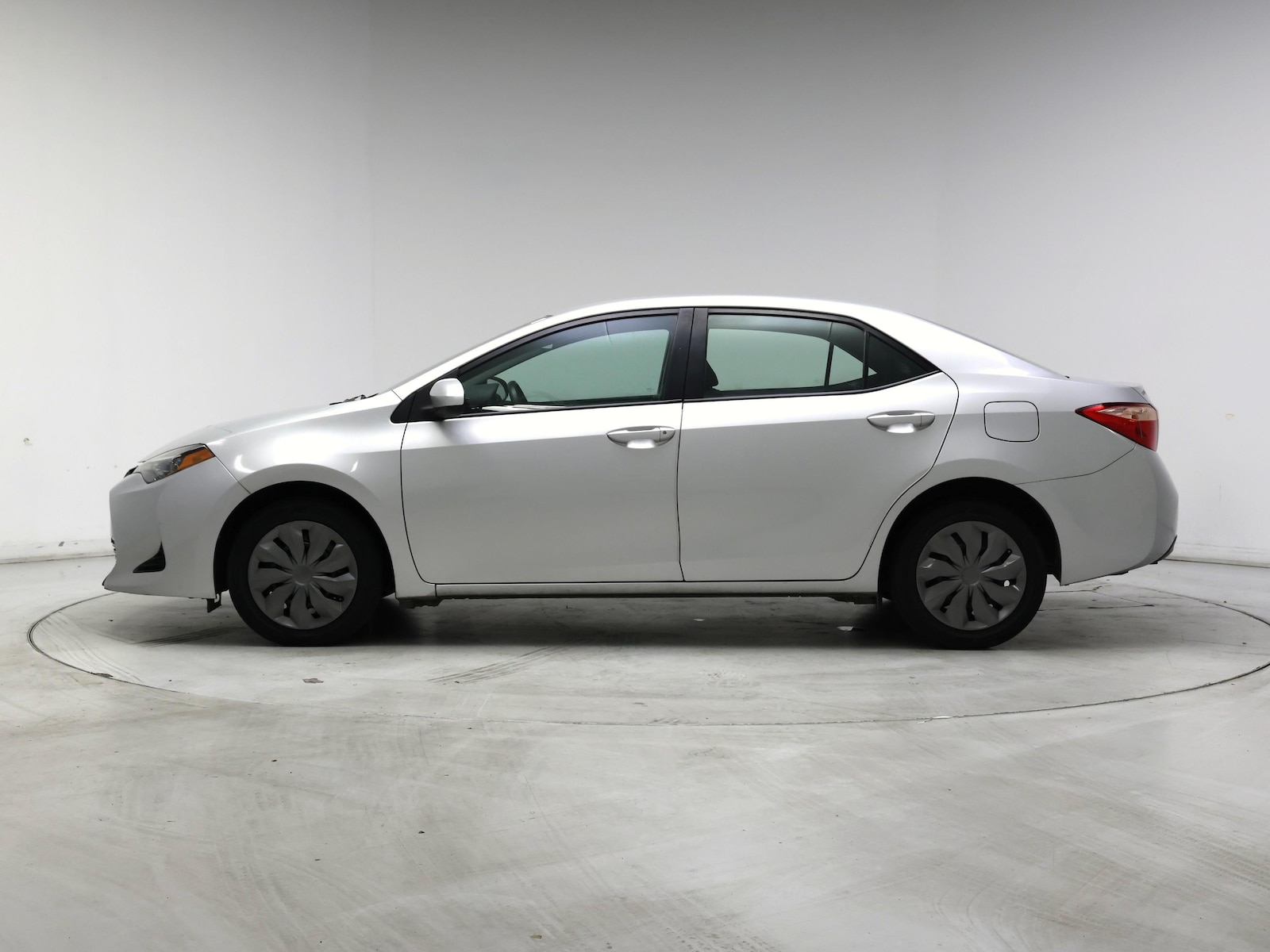 2017 Toyota Corolla LE - Photo 4