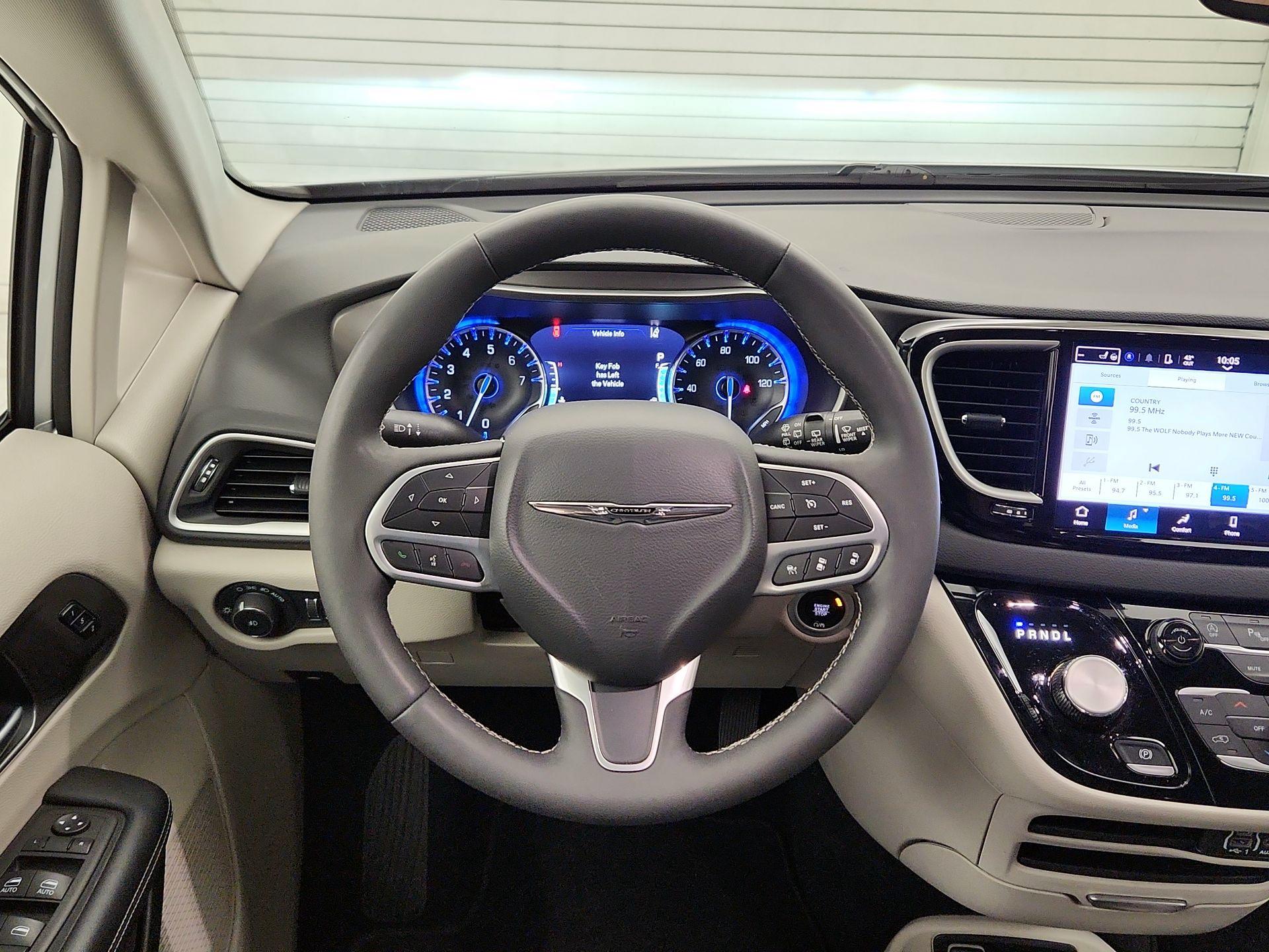 Thumbnail: 2024 Chrysler Pacifica - 10