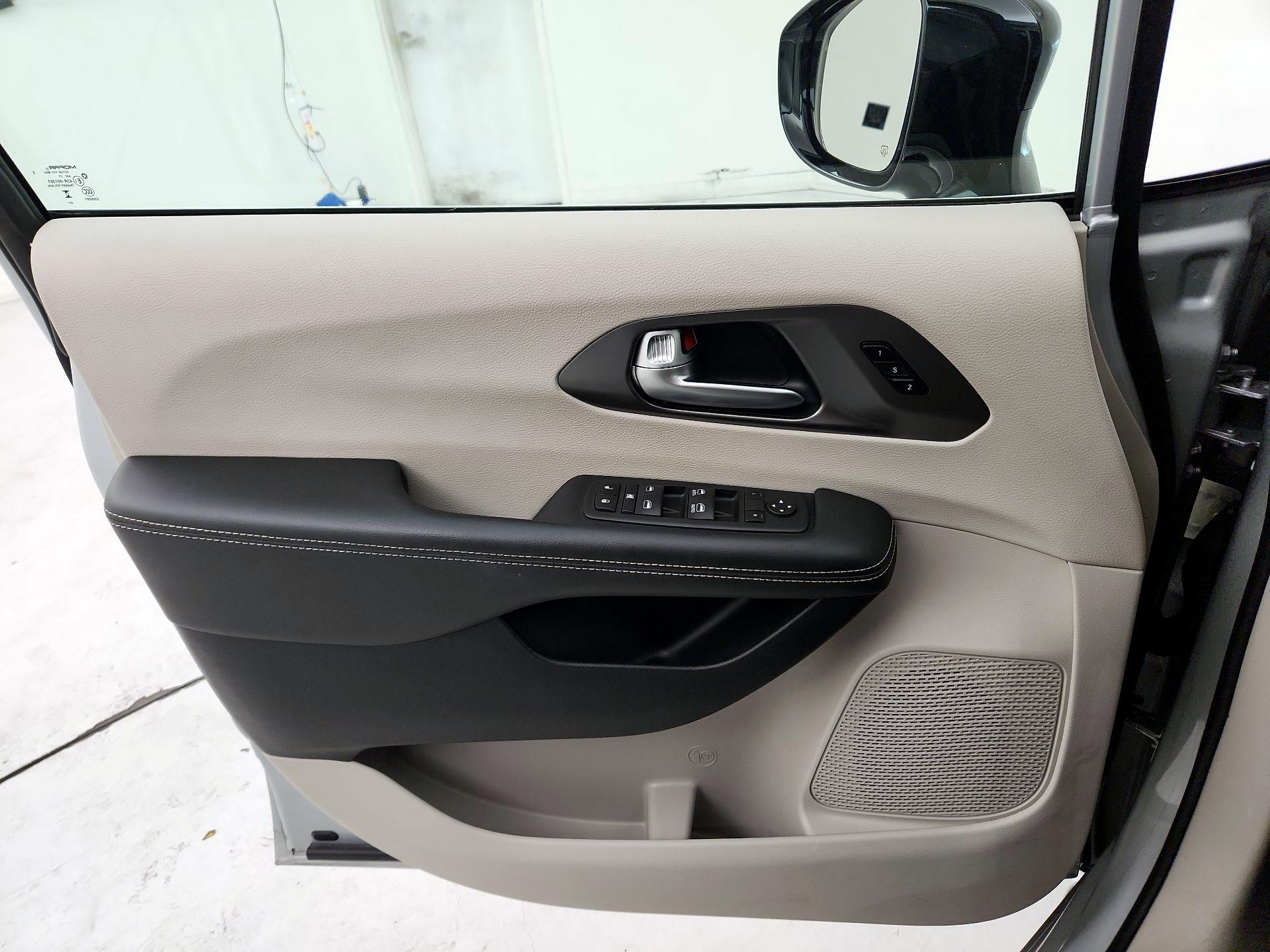 Thumbnail: 2024 Chrysler Pacifica - 12