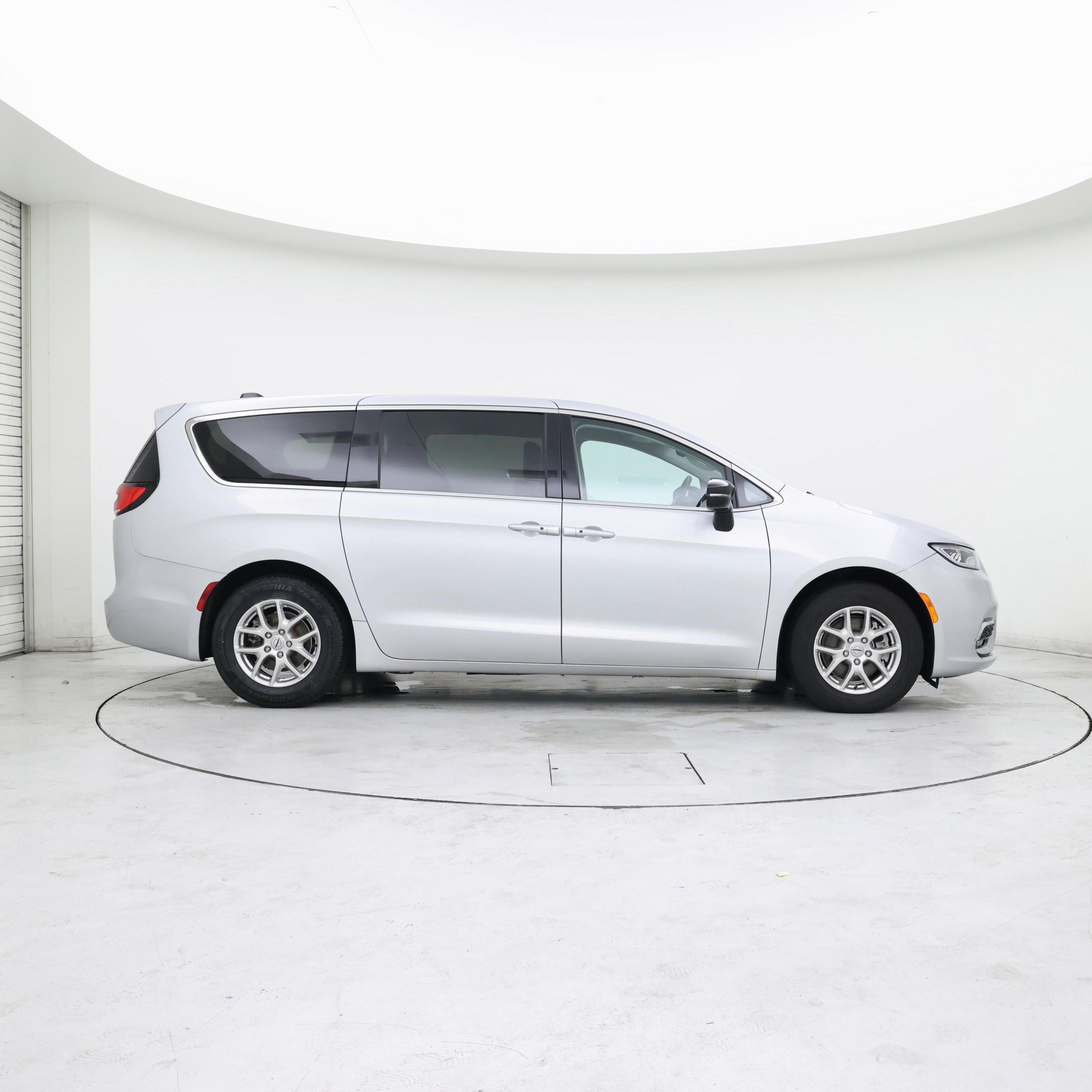 Thumbnail: 2024 Chrysler Pacifica - 7