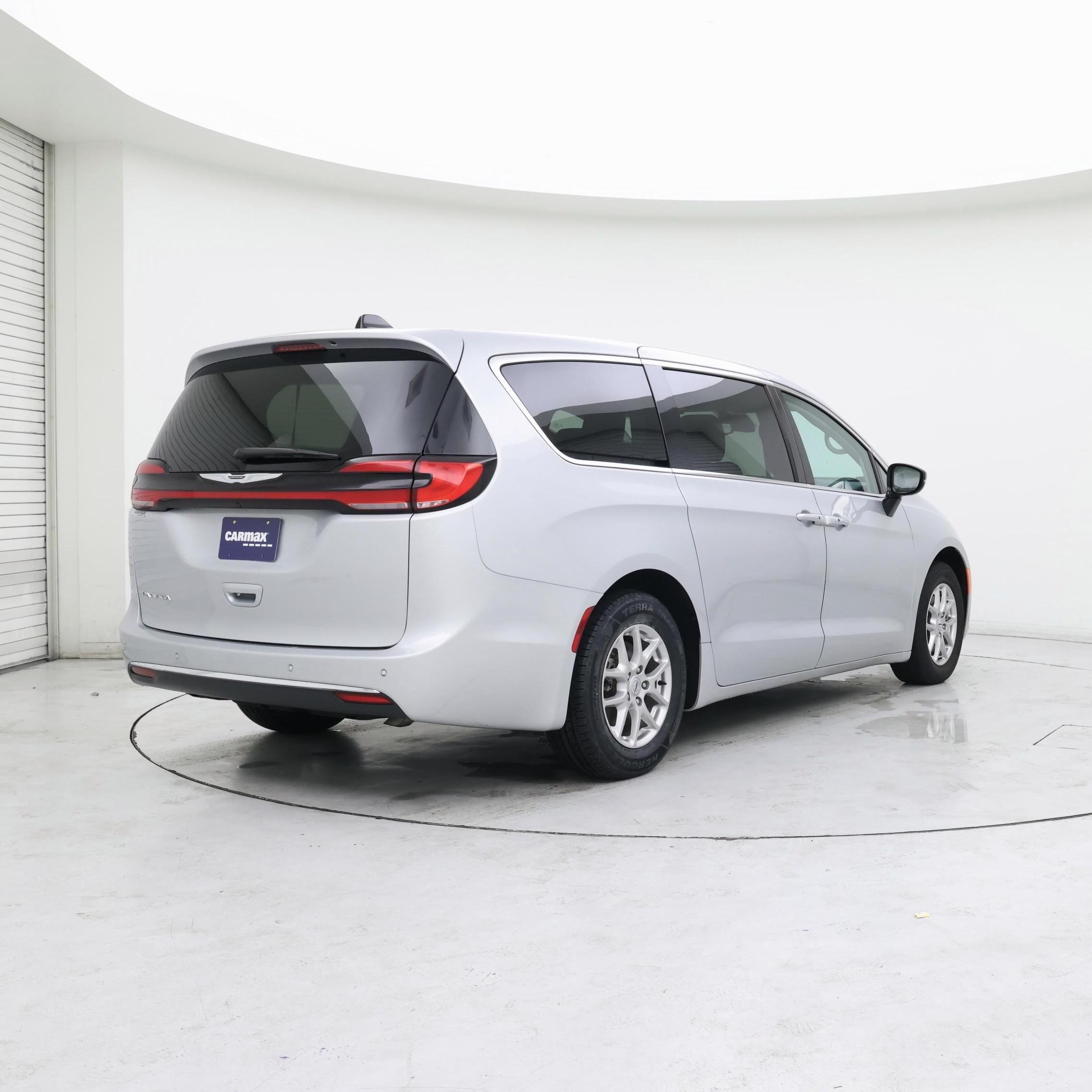 Thumbnail: 2024 Chrysler Pacifica - 8