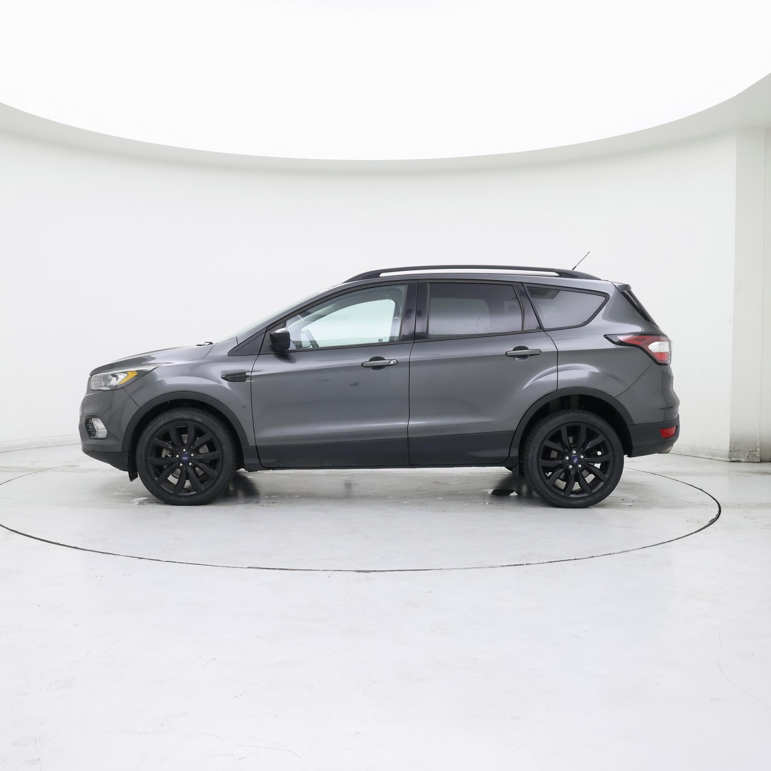 Thumbnail: 2017 Ford Escape - 3