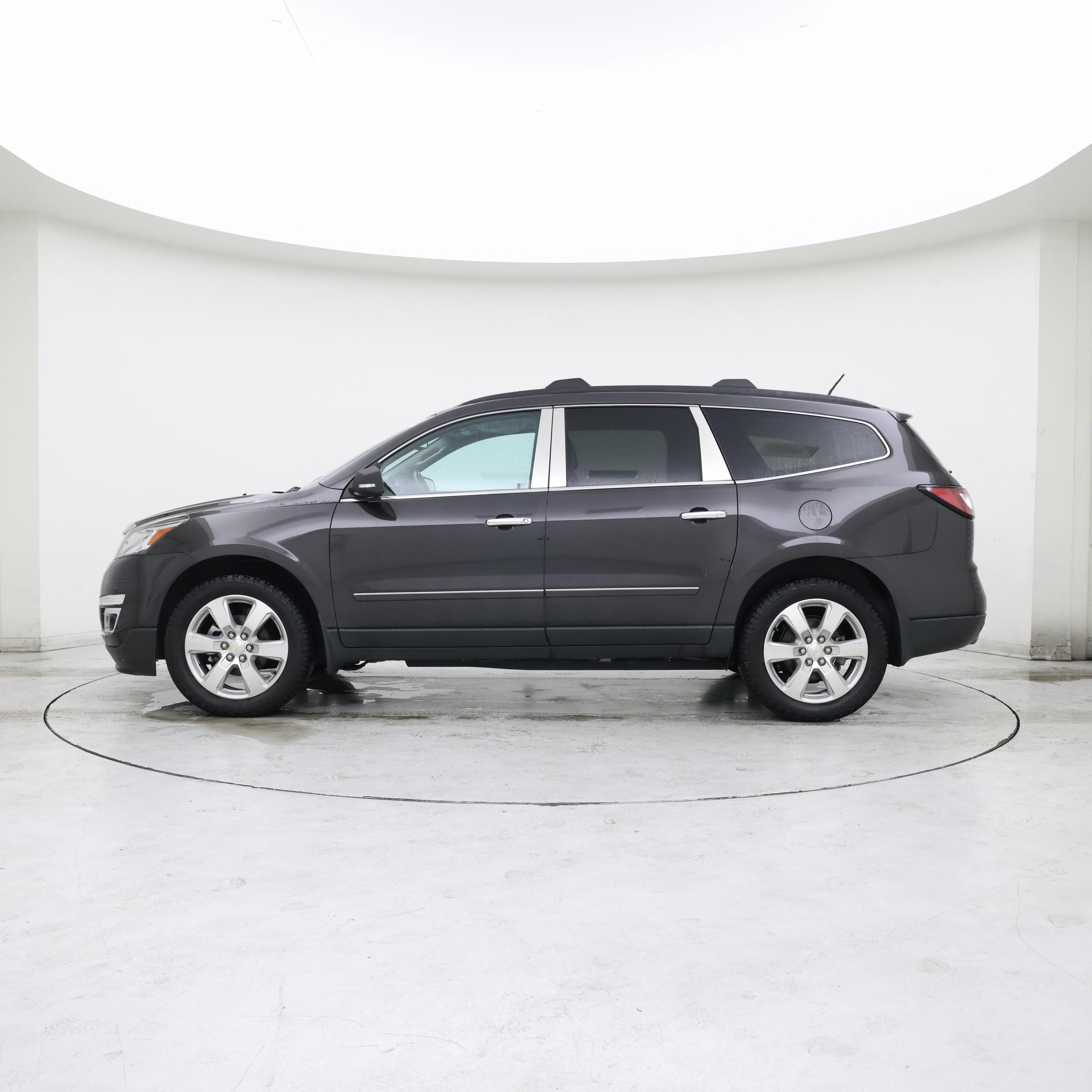 Thumbnail: 2017 Chevrolet Traverse - 3