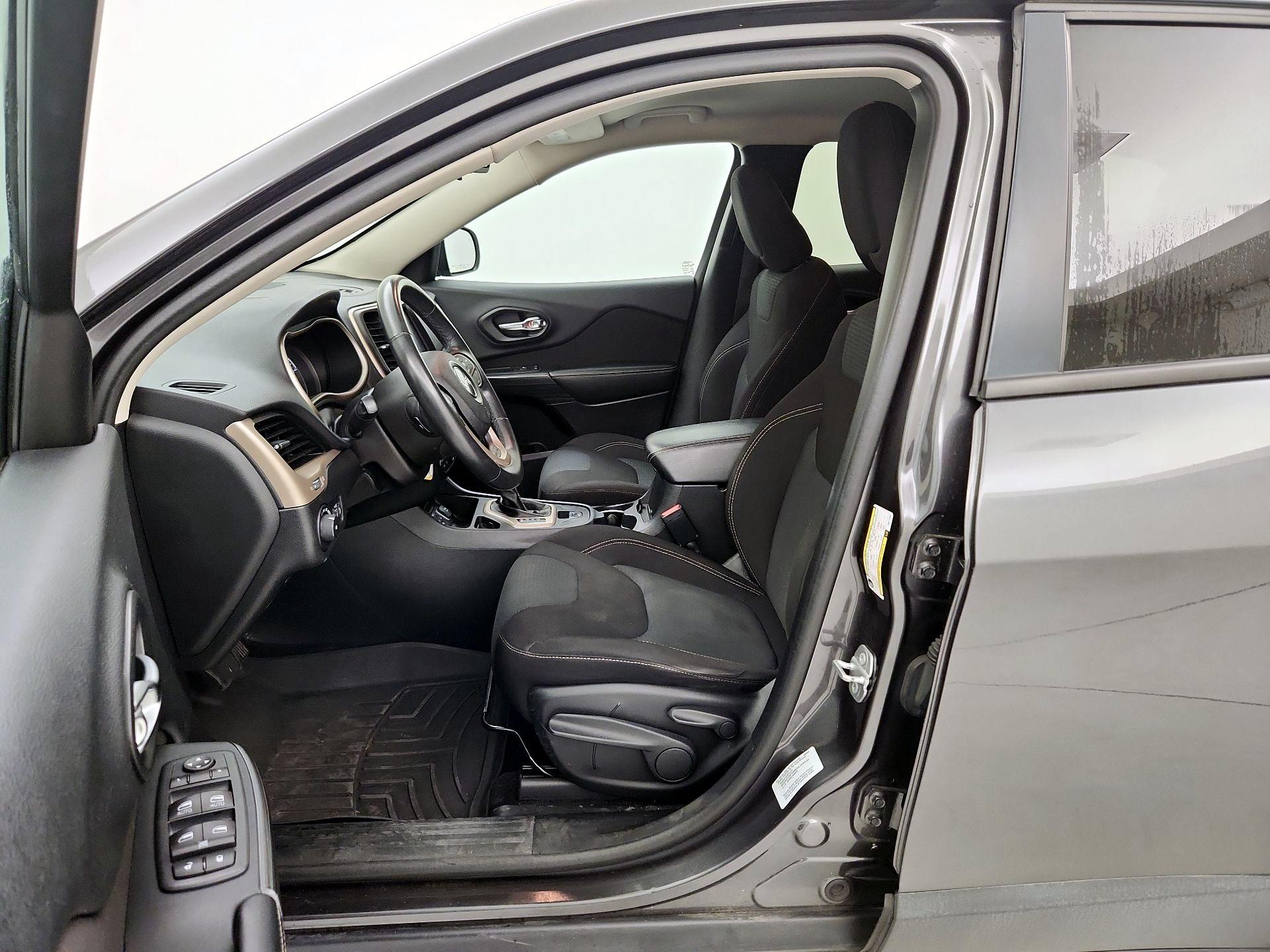 Thumbnail: 2016 Jeep Cherokee - 11